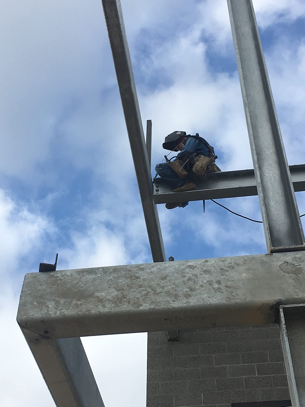 Jackson Safety WH10 HSL 2 Passive Welding Helmet, SH10, Black, Fixed Front, 2 in x 4-1/4 in - Customer Photo 2