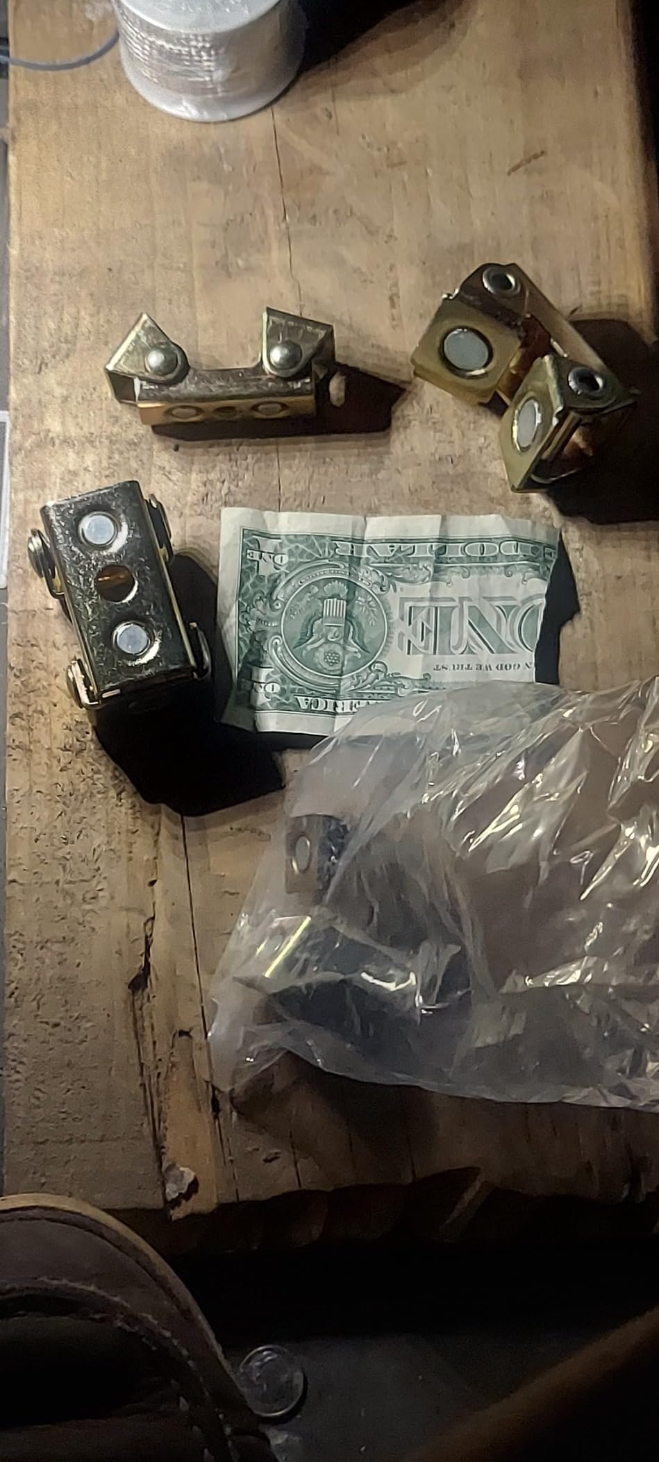 Strong Hand Tools, Magnetic V-Pads Kit, Magnets On Both Pad Face & Bottom, 4 Piece Kit (XDV4: 2 pcs. 2