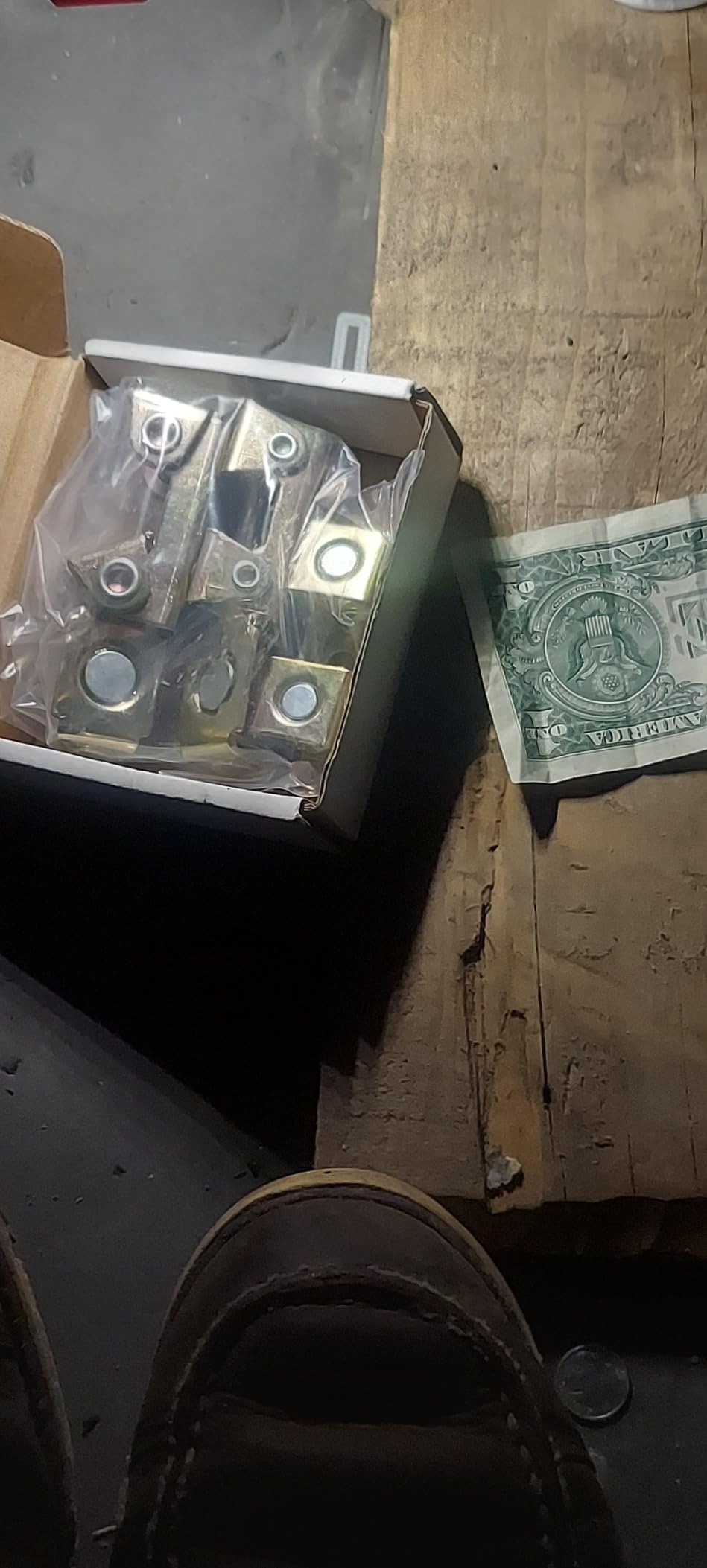 Strong Hand Tools, Magnetic V-Pads Kit, Magnets On Both Pad Face & Bottom, 4 Piece Kit (XDV4: 2 pcs. 2