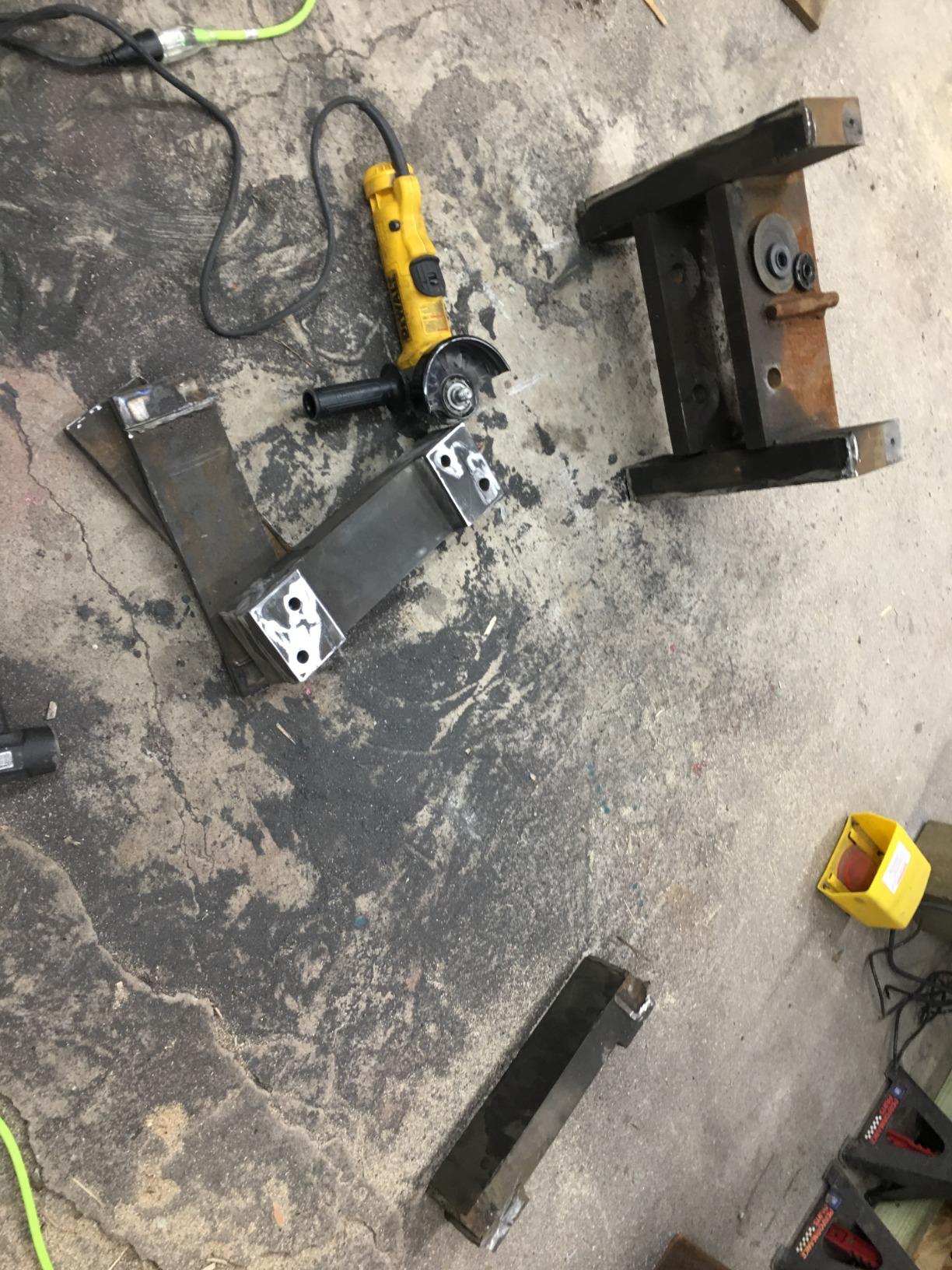 DEWALT Angle Grinder, 4.5 Inch, 11 Amp, 11,000 rpm, With Paddle Switch, Ergonomic Compact Design Grinder Tool (DWE402) - Customer Photo 1