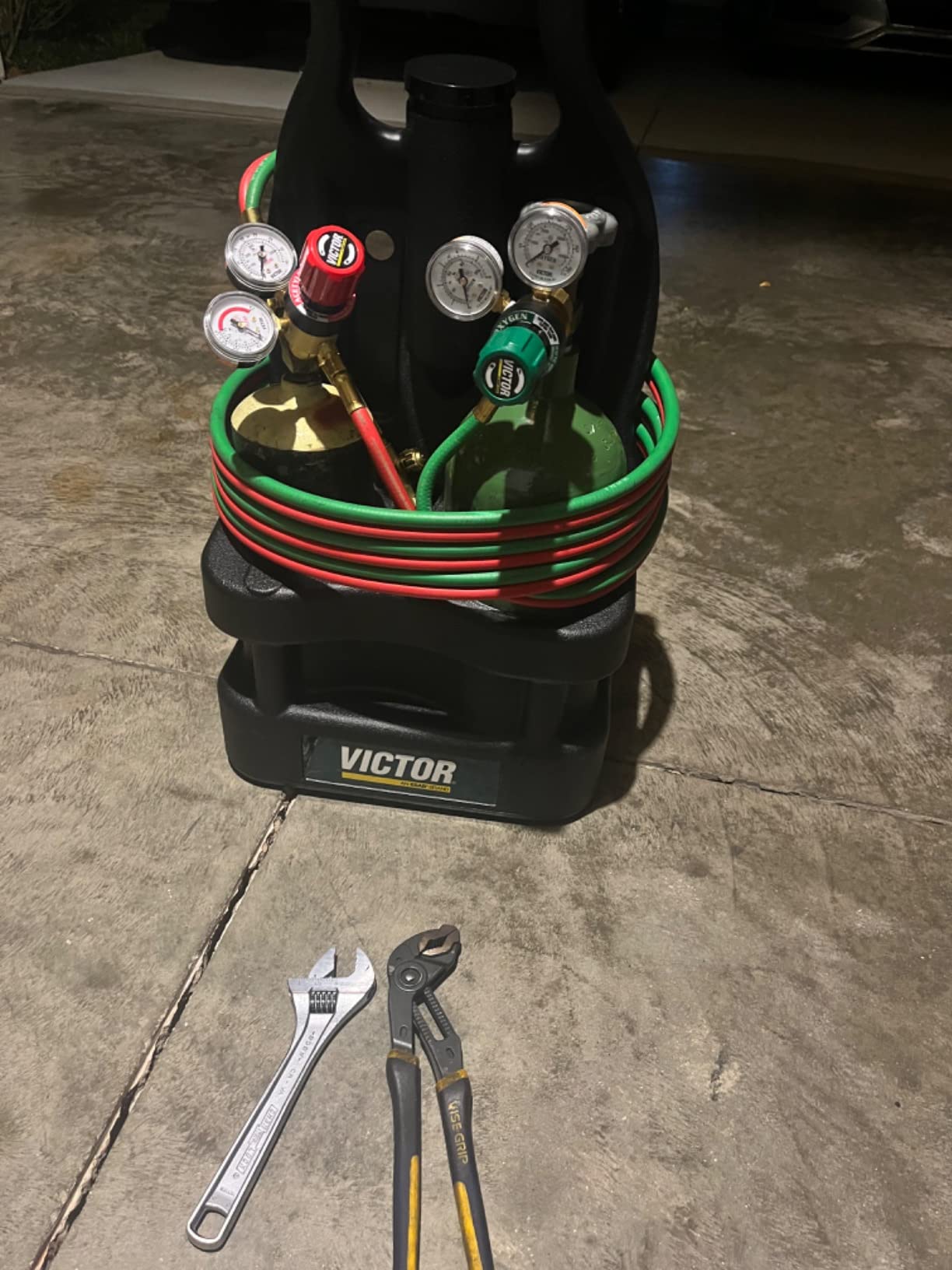 ESAB Victor 0384-0945 G150 J-P Light Duty Gas Welding Outfit Tote Kit Without Tanks, R150-200/R150-540 Gas Regulators, 103-01FP Torch Handle, Striker, 12.5' - 3/16