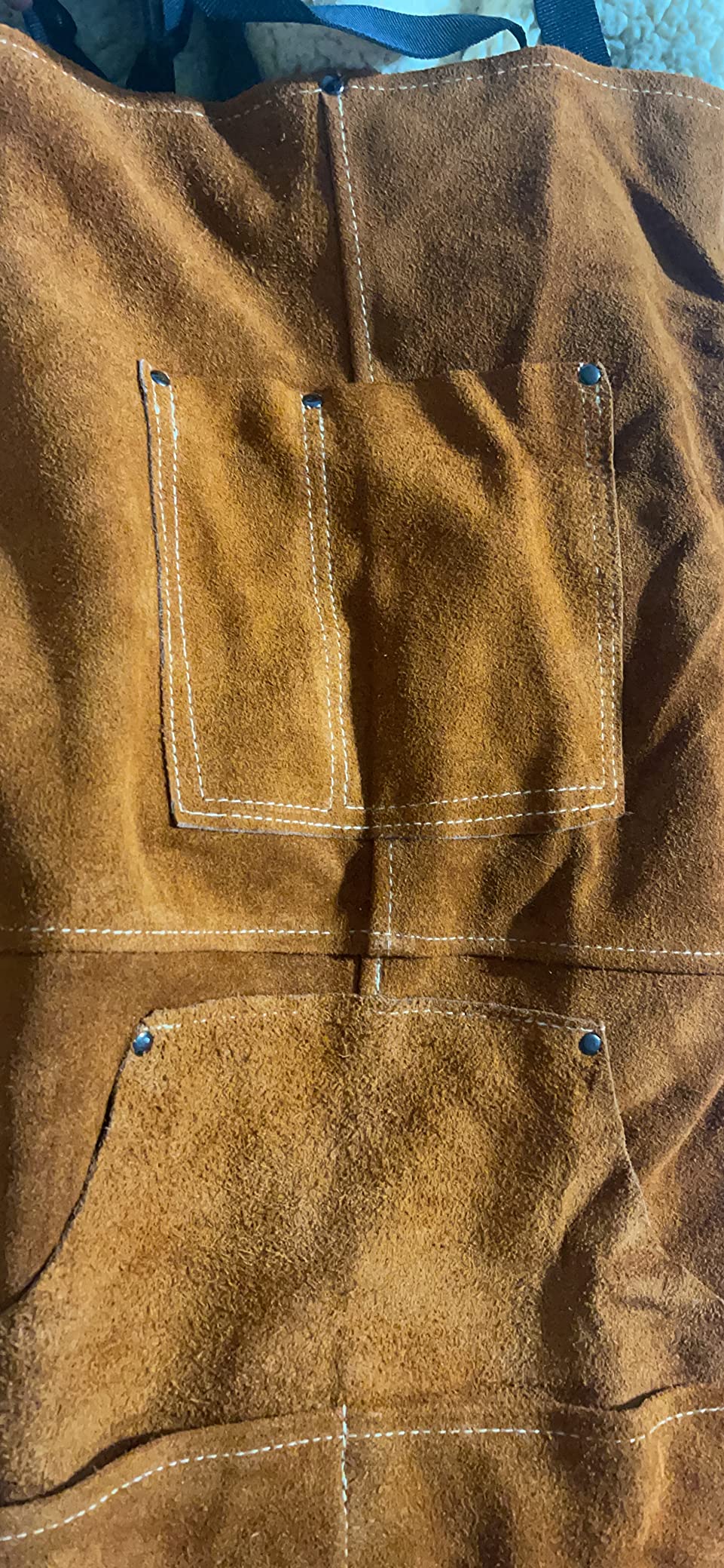 QeeLink Leather Welding Apron with 6 Pockets - Heat & Flame-Resistant Apron, 24'' X 42'', Adjustable M to XXXL - Customer Photo 2