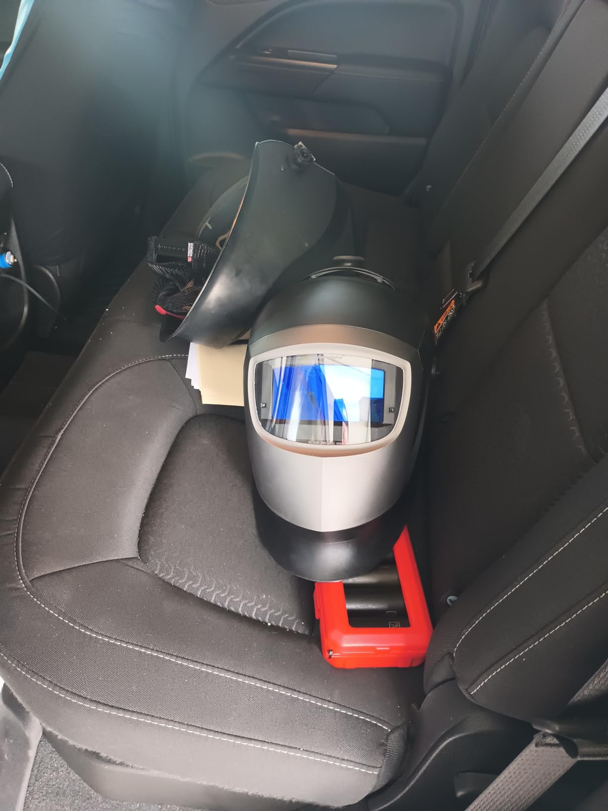 3M Speedglas Welding Helmet 9002NC, 04-0100-20NC, with Natural Color Technology Auto Darkening Filter for MMAW TIG MIG Welding Helmet,black/Silver - Customer Photo 2