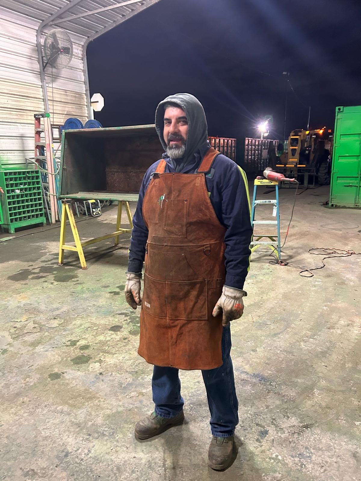 QeeLink Leather Welding Work Apron with 6 Tool Pockets, Heat & Flame Resistant Welder Aprons, 24