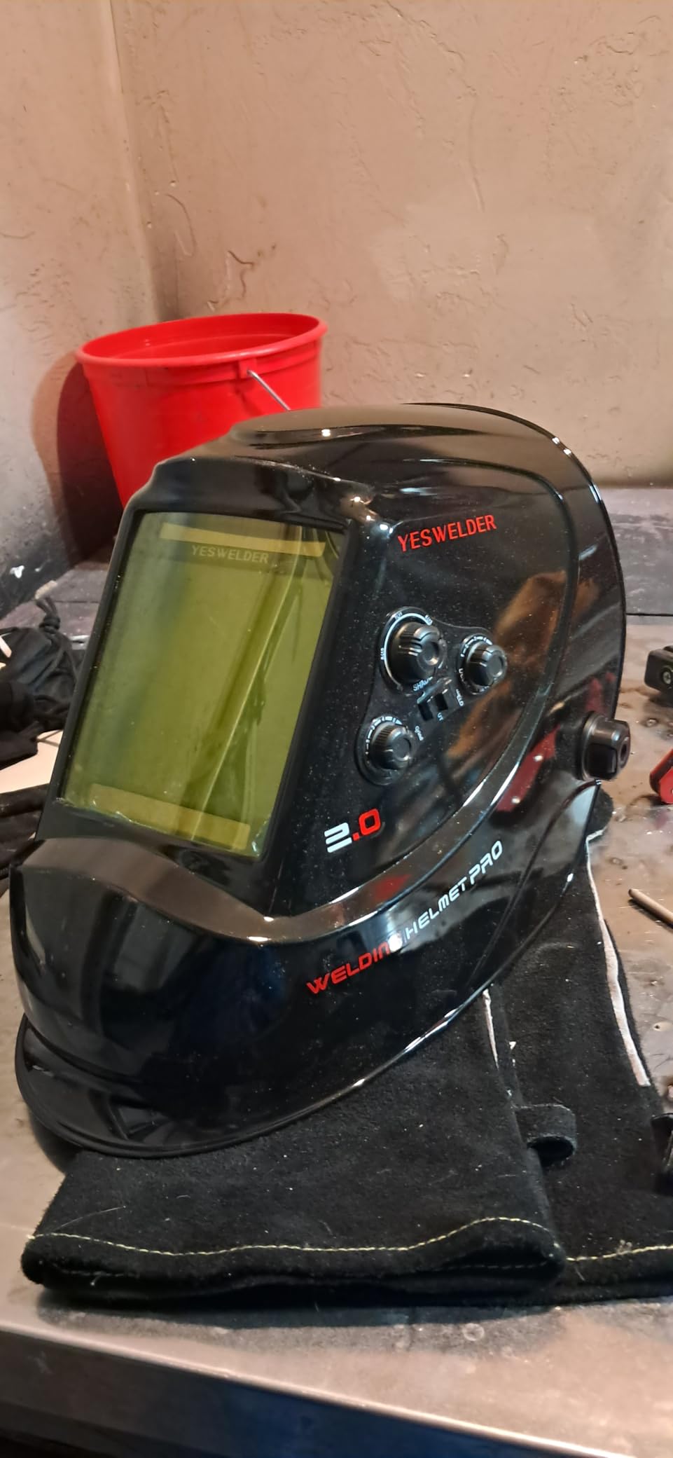 YESWELDER Large View Auto Darkening Welding Helmet, Blue Light Blocking, 1/1/1/1 True Color Solar Powered Welder Hood Mask with 4 Arc Sensors, Wide Shade 3/5-9/9-13 for TIG MIG ARC CUT and GRIND - Customer Photo 1