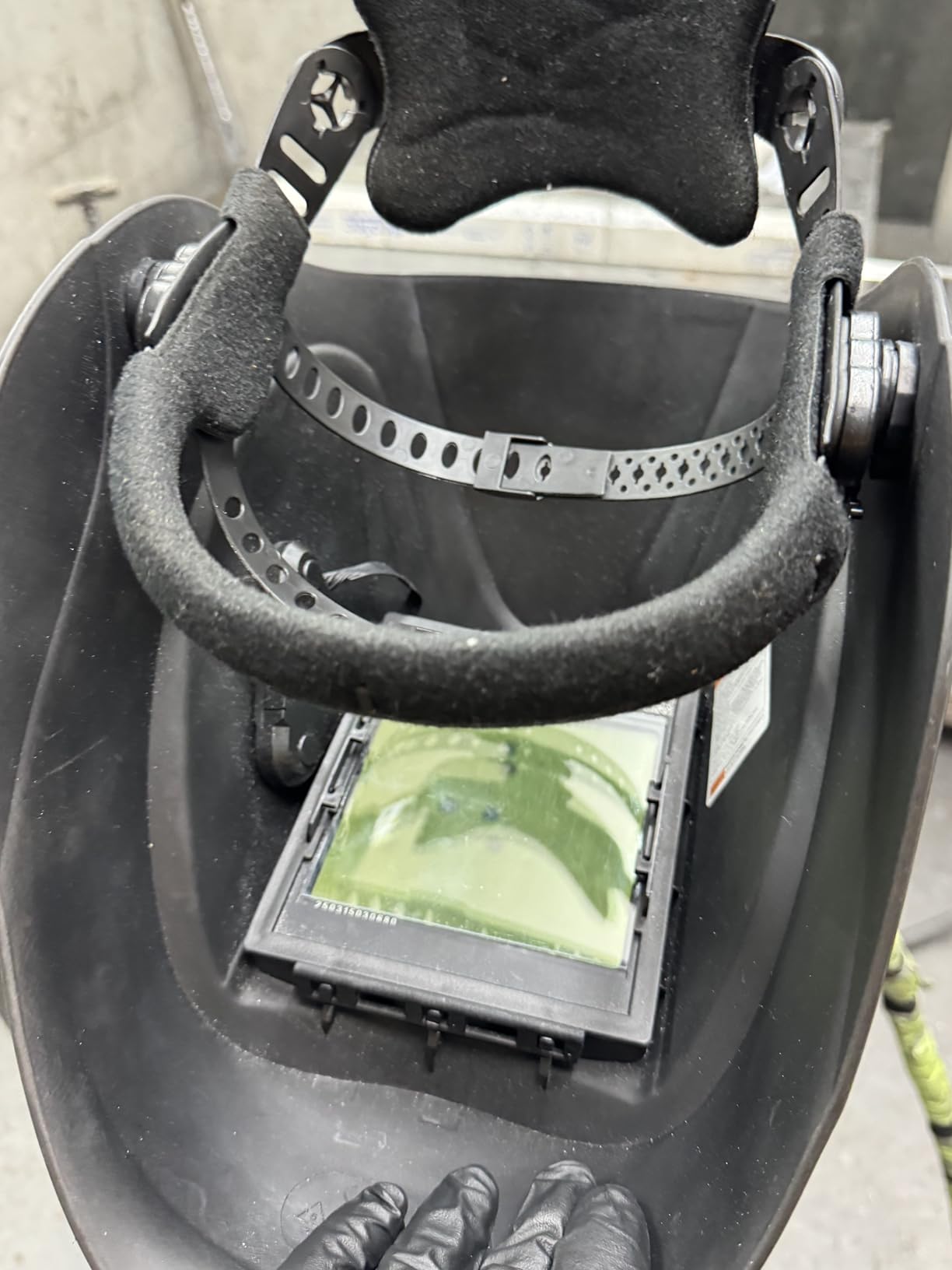 YESWELDER Large View Auto Darkening Welding Helmet, Blue Light Blocking, 1/1/1/1 True Color Solar Powered Welder Hood Mask with 4 Arc Sensors, Wide Shade 3/5-9/9-13 for TIG MIG ARC CUT and GRIND - Customer Photo 2