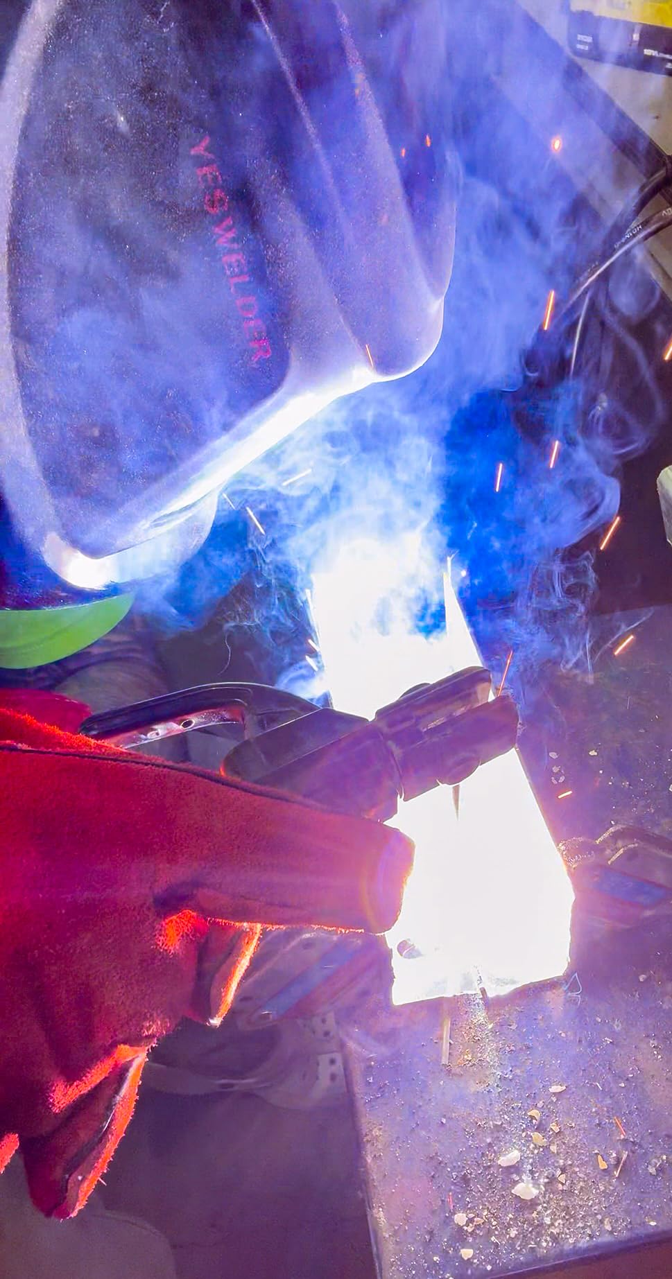 YESWELDER Auto Darkening Welding Helmet, Blue Light Blocking, 1/1/1/1 True Color Solar Powered Welding Hood with 2 Arc Sensors, Wide Shade 3.5/9-13 Welder Mask for TIG MIG ARC and Grind - Customer Photo 2