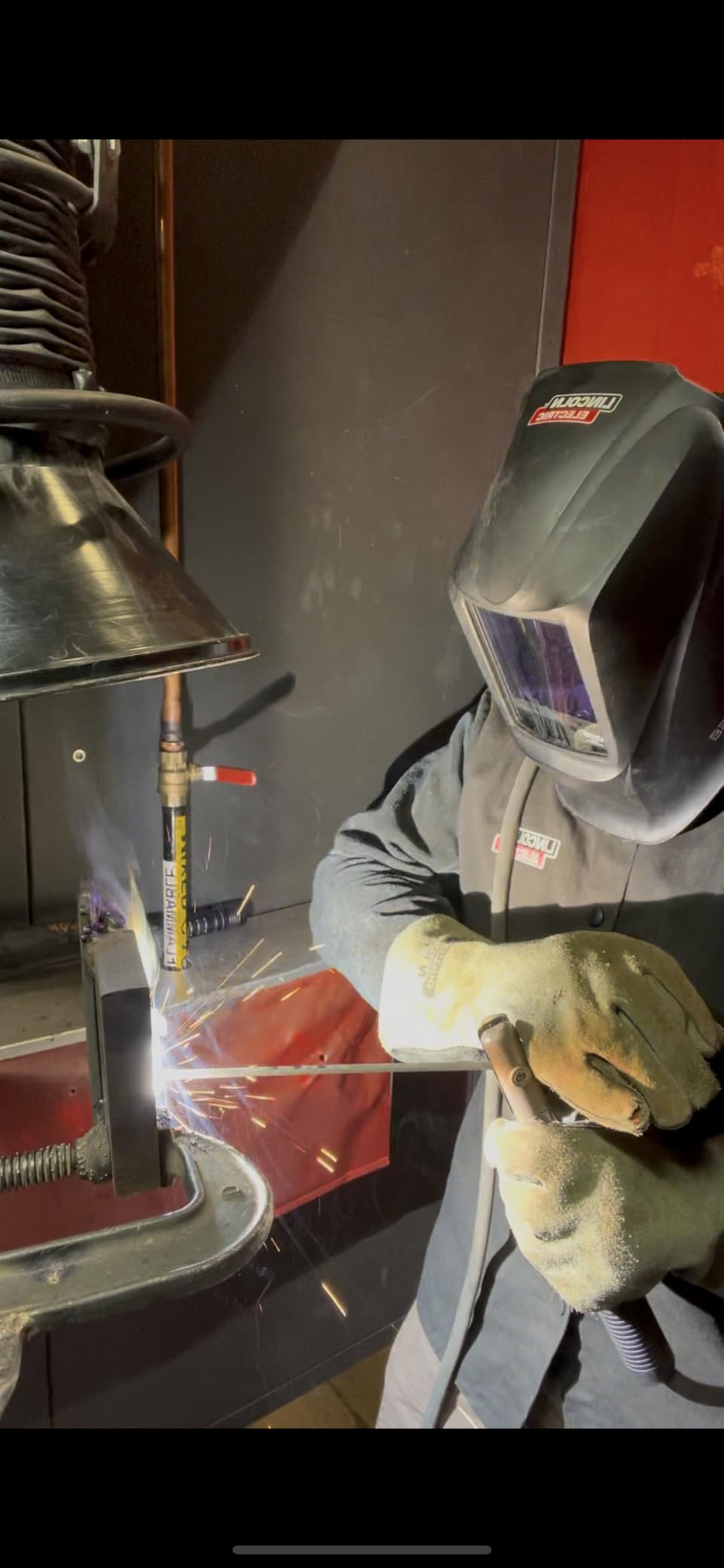 Lincoln Electric K3034-4 VIKING 3350 Auto Darkening Welding Helmet with 4C Lens Technology, Matte Black, extra large - Customer Photo 1