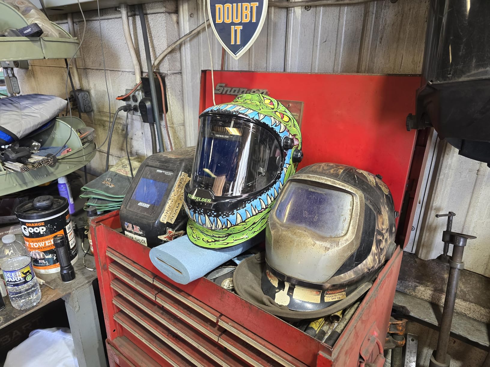 YESWELDER Auto Darkening Welding Helmet with SIDE VIEW, 180° Panoramic View, 1/1/1/1 True Color Solar Powered Welder Hood, Wide Shade 3/5-9/9-13 Welder Mask for TIG MIG ARC CUT and GRIND, LYG-Q800D - Customer Photo 2