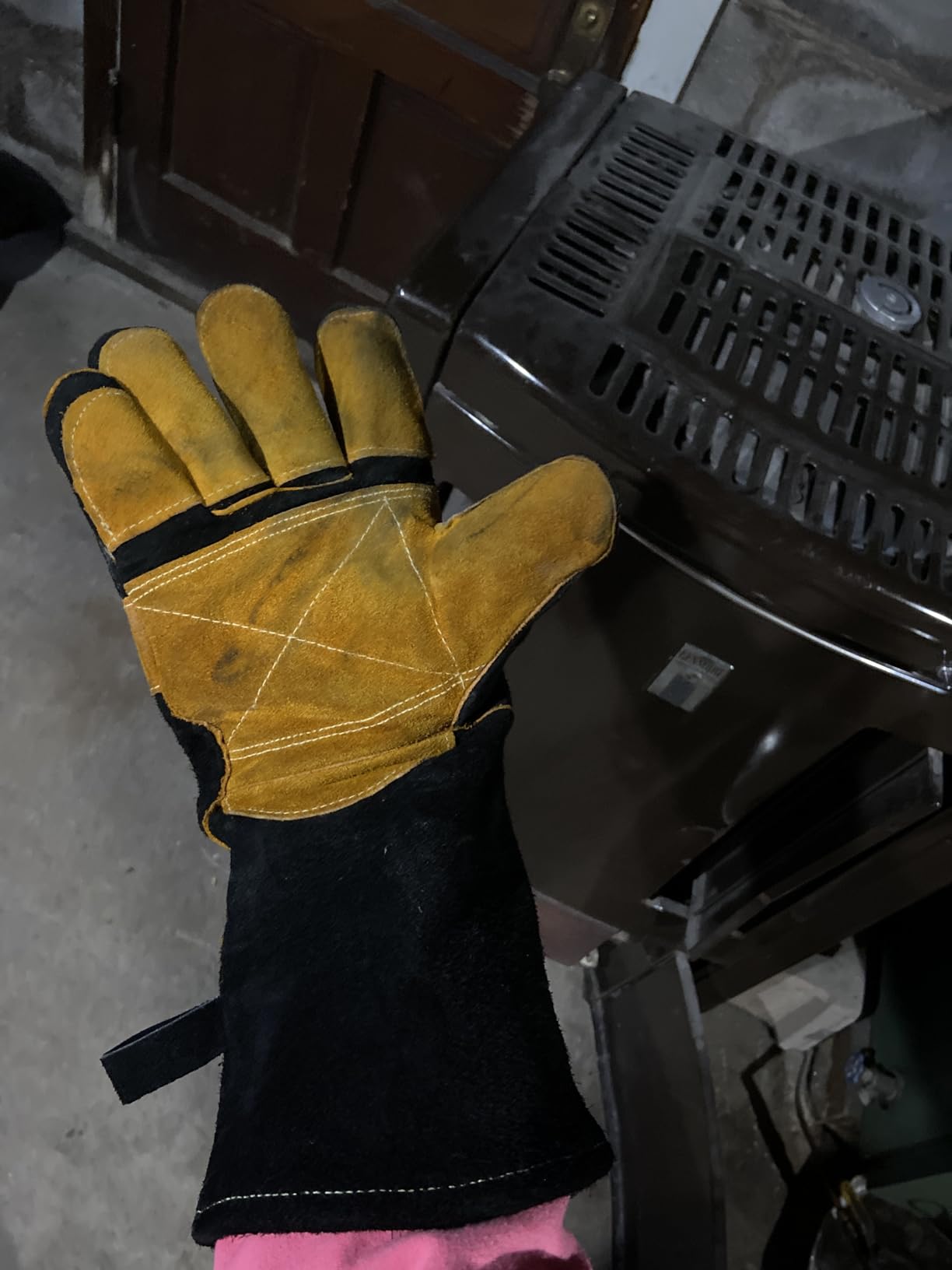 TOPDC Welding Gloves 16 Inches 932℉ Fire/Heat Resistant Leather Welding Gloves For Mig, Tig, Stick, Forge, BBQ, Grill, Fireplace, Wood Stove, Furnace, Oven, Animal Handling - Customer Photo 1