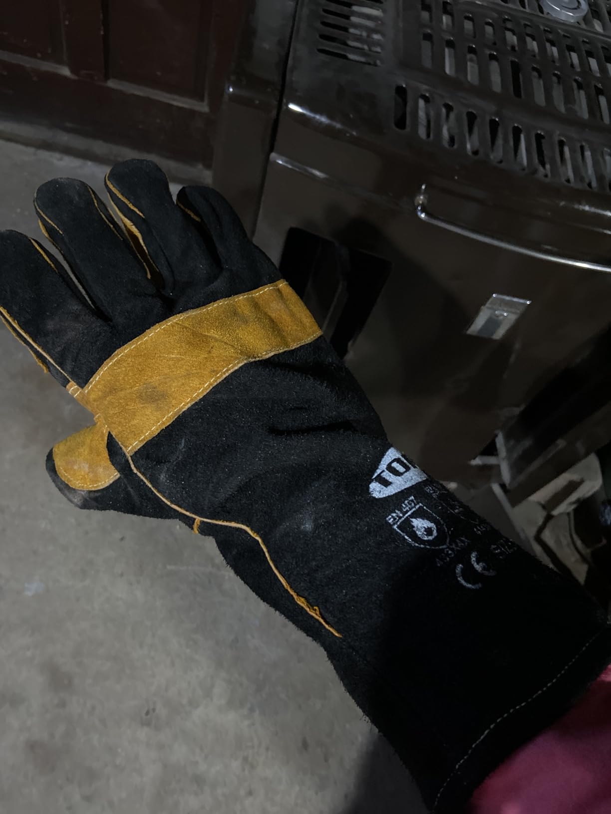 TOPDC Welding Gloves 16 Inches 932℉ Fire/Heat Resistant Leather Welding Gloves For Mig, Tig, Stick, Forge, BBQ, Grill, Fireplace, Wood Stove, Furnace, Oven, Animal Handling - Customer Photo 2