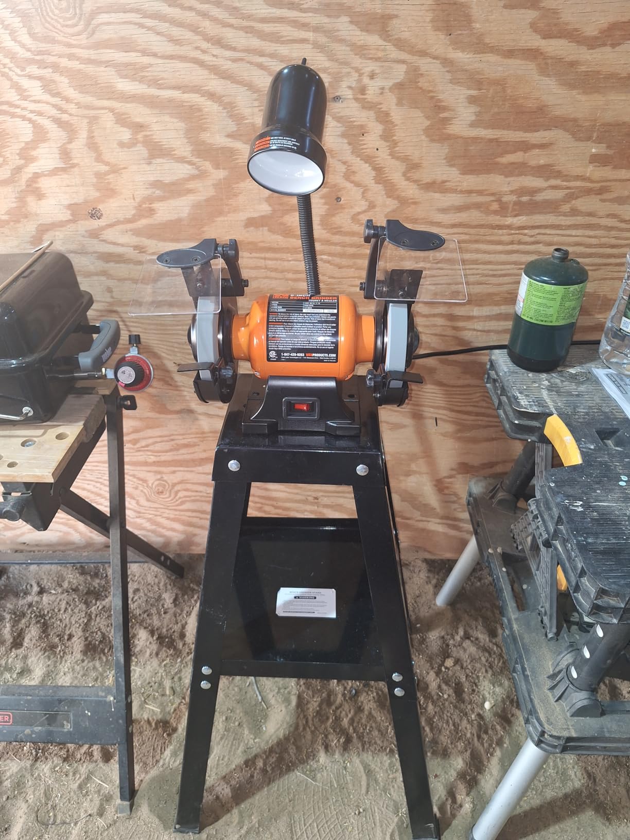 WEN BG4276 2.1-Amp 6-Inch Single Speed Bench Grinder with Flexible Work Light, Black,orange - Customer Photo 5