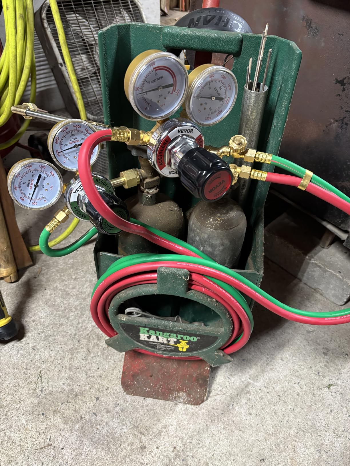 VEVOR Oxygen Acetylene Torch Kit, Gas Welding Torch Kit, 14PCS Portable Oxy Acetylene Brazing Set with 177'' Twin-Hose, 2 Welding Tips, Torch, 2 Regulators, Cylinder Holder (without Cylinder) - Customer Photo 2