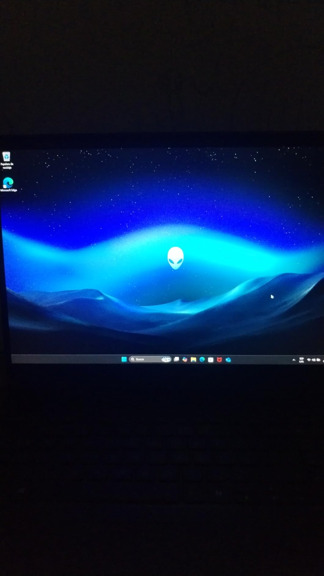 Alienware 16 Aurora Gaming Laptop AC16250-16 WQXGA 120Hz Display, Intel Core 7-240H Processor, 16GB DDR5 RAM, 1TB SSD, NVIDIA GeForce RTX 5050 8GB Graphics, Windows 11 Home, Onsite Service - Blue customer photo 2