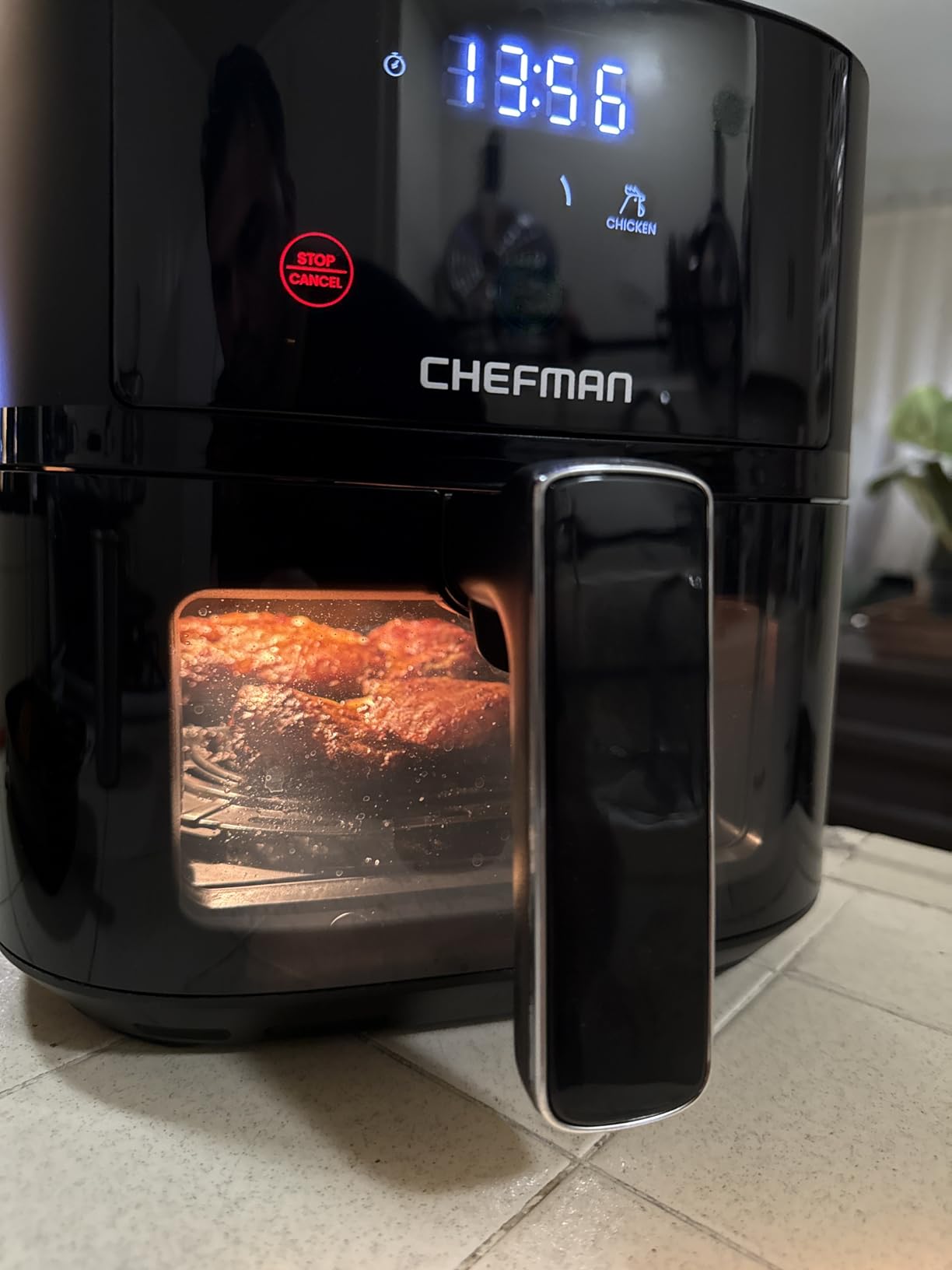 Chefman Air Fryer - 4 QT Compact Airfryer for Quick & Easy Meals in Minutes, Features Hi-Fry Technology for Extra Crisp, Easy-View Window, Touch Controls with 4 Presets, Nonstick & Dishwasher Safe Basket - Black customer photo 1