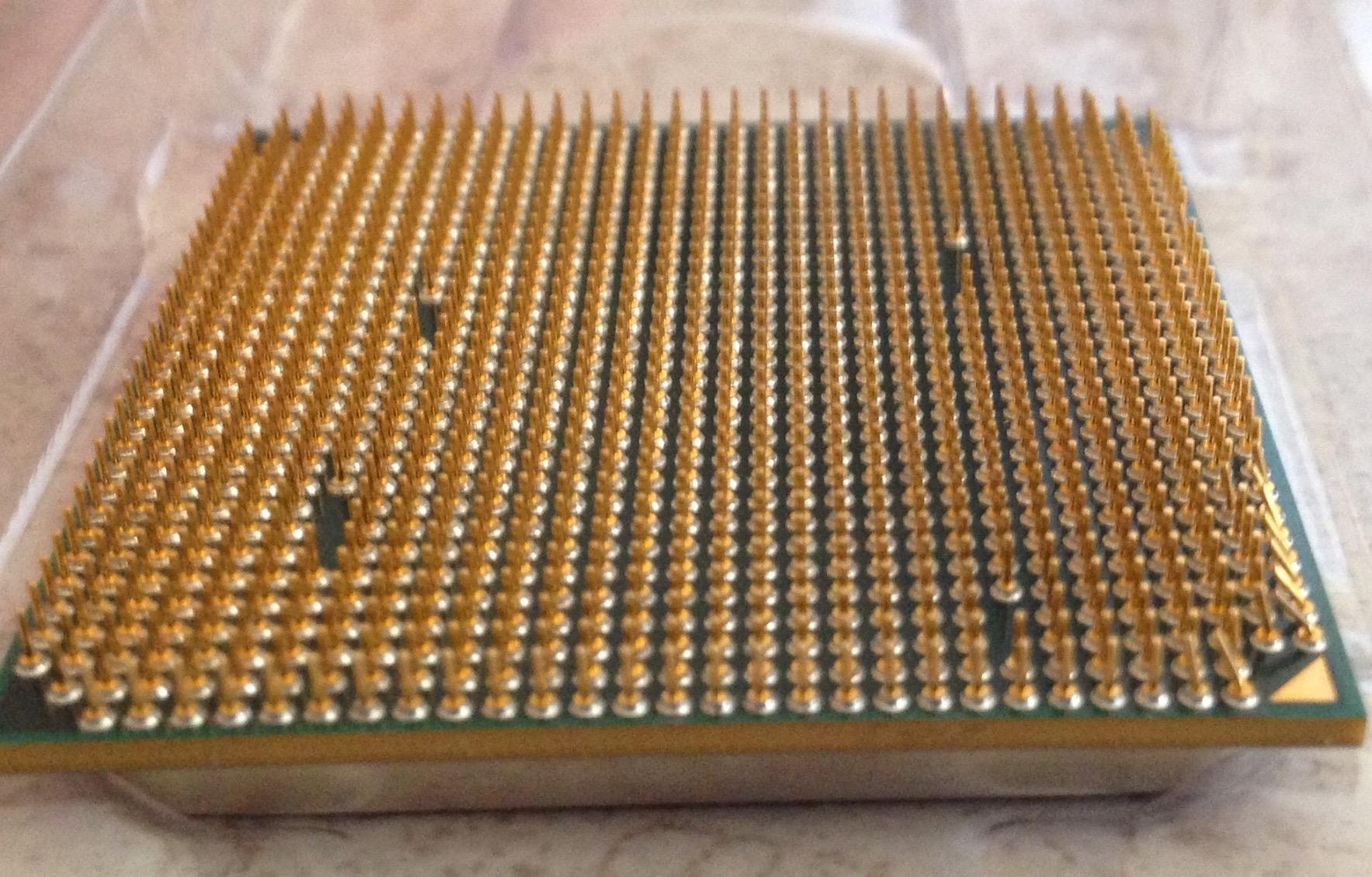 AMD Phenom II X4 945 Deneb 3.0 GHz 4x512 KB L2 Cache Socket AM3 95W Quad-Core Processor - Retail HDX945WFGMBOX customer photo 2