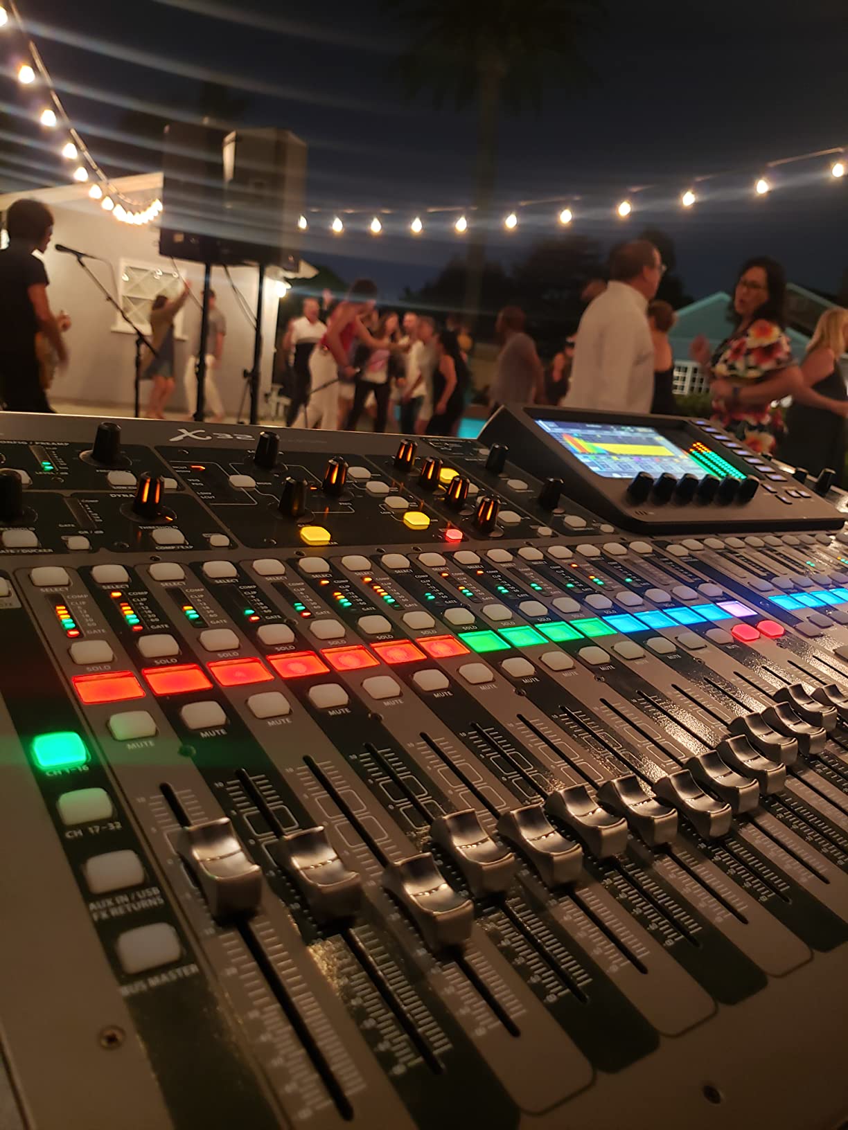 Behringer 32 40-Input 25-Bus Digital Mixing Console (X32) customer photo 2