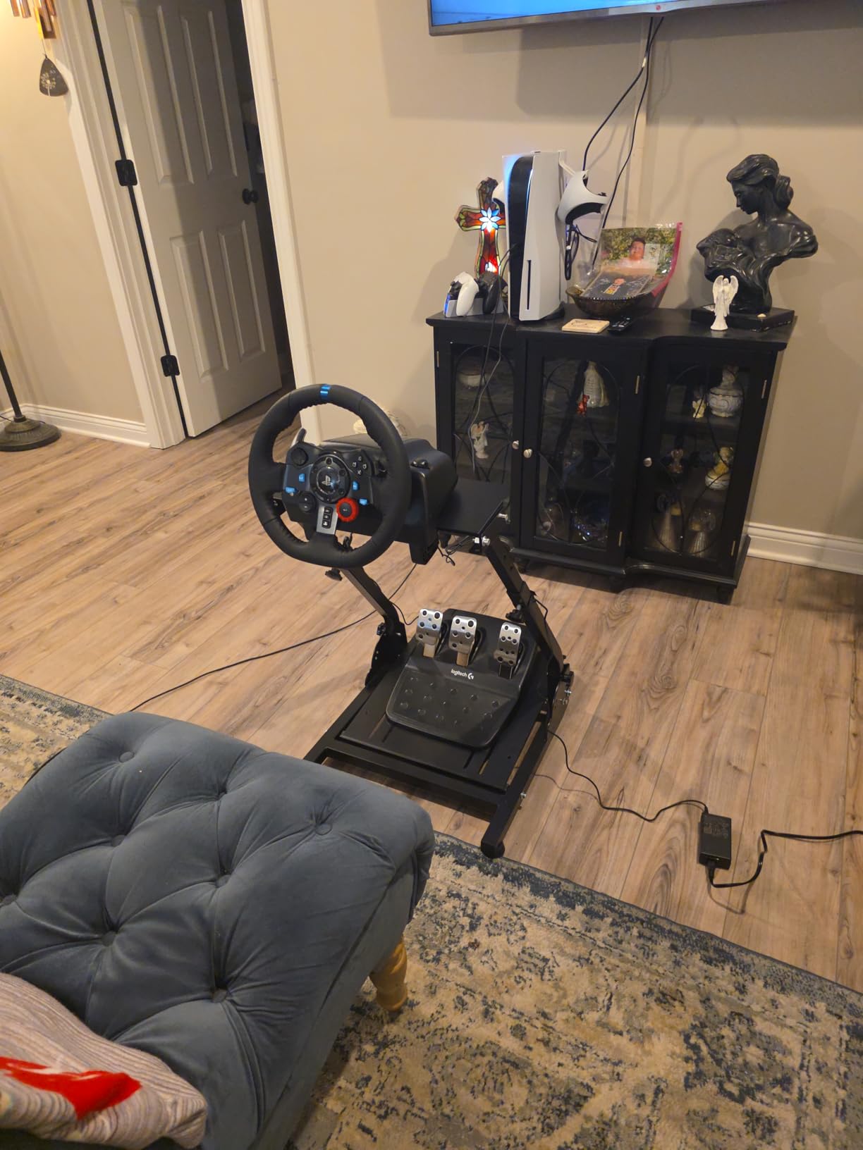 Logitech G29 Driving Force Racing Wheel and Floor Pedals, Real Force Feedback, Stainless Steel Paddle Shifters, Leather Steering Wheel Cover for PS5, PS4, PC, Mac - Black customer photo 2