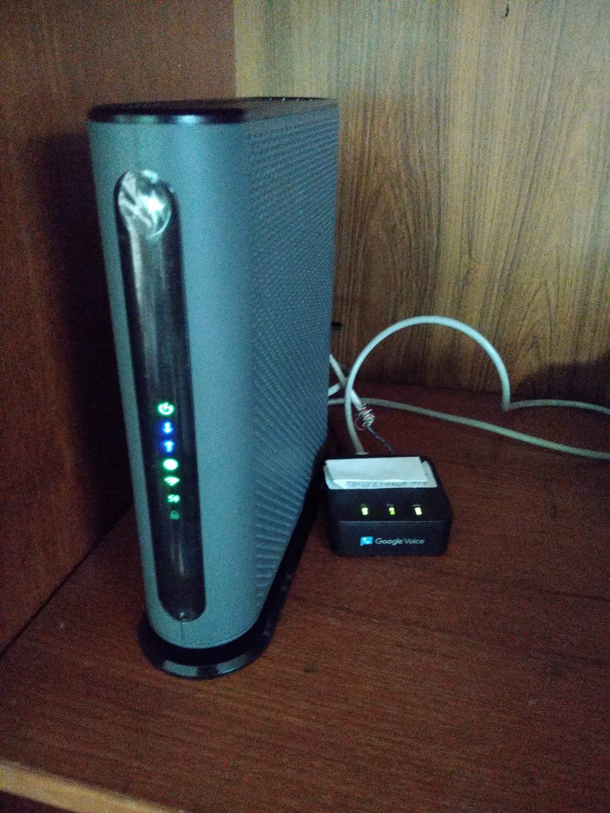 Motorola MG7550 16x4 Cable Modem Plus AC1900 Dual Band WiFi Gigabit Router with Power Boost and DFS, 686 Mbps Maximum DOCSIS 3.0 - Approved by Comcast Xfinity, Cox, Charter Spectrum, More (Black) customer photo 1