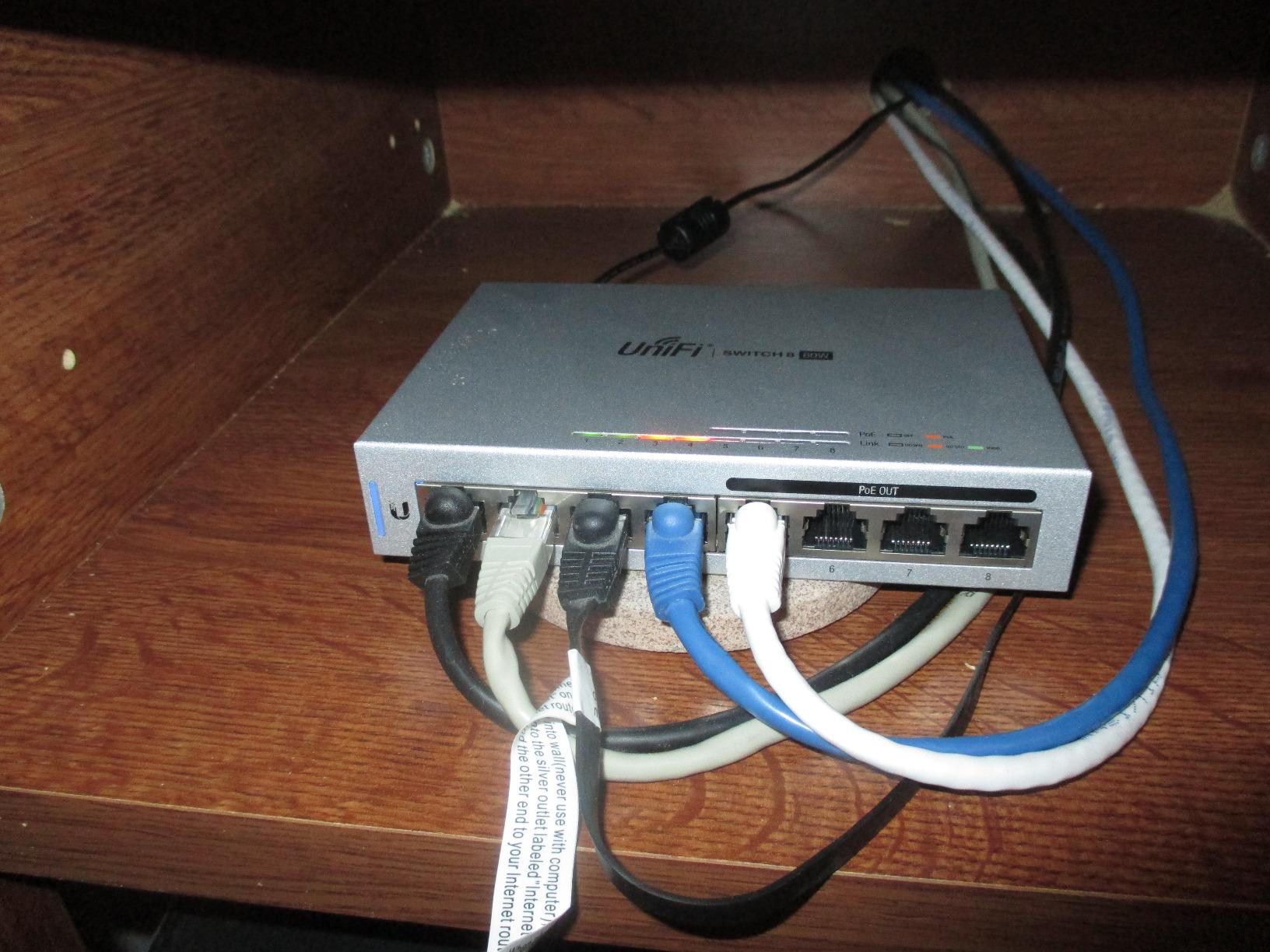 Ubiquiti UniFi Switch 8 60W (US-8-60W), White customer photo 1