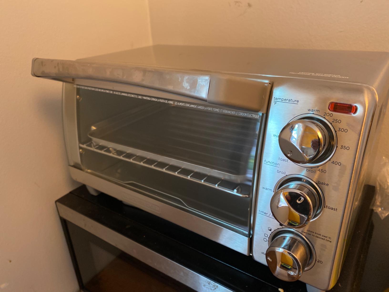 BLACK+DECKER 4-Slice Toaster Oven with Natural Convection, Stainless Steel, TO1760SS (TO1760SST-1) customer photo 2