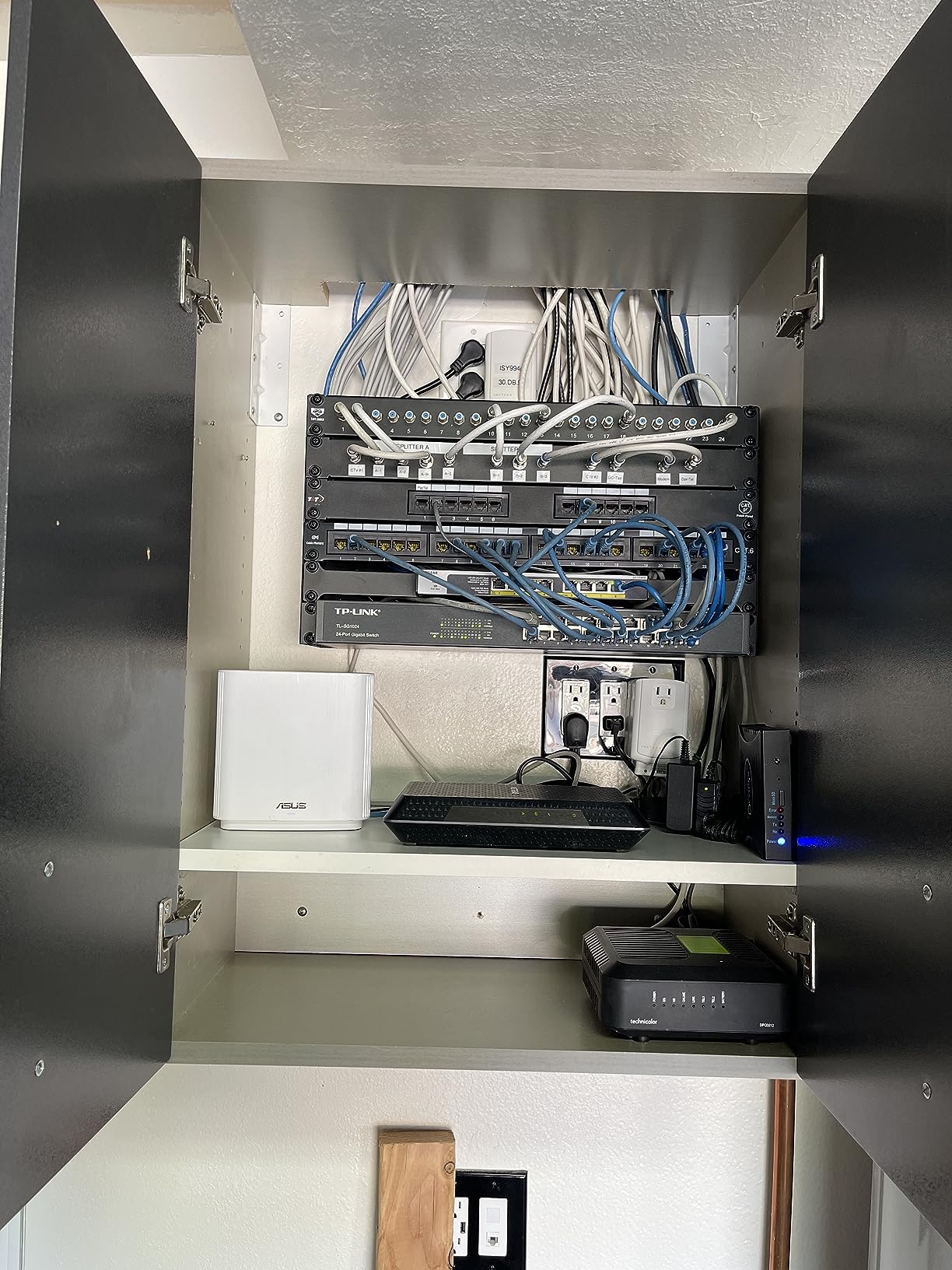 NETGEAR 8-Port Gigabit Ethernet Unmanaged PoE Switch (GS108PP) - with 8 x PoE+ @ 123W Upgradeable, Desktop, Wall Mount or Rackmount, and Limited Lifetime Protection customer photo 2