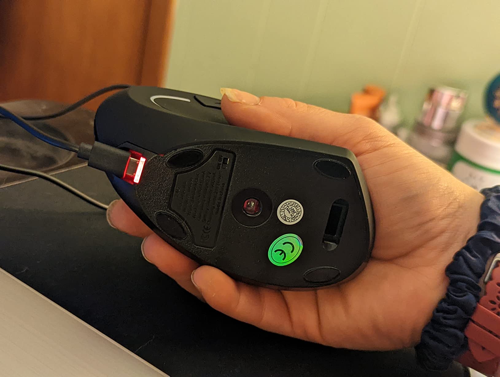 Lekvey Ergonomic Mouse, Rechargeable Vertical Wireless Mouse, Comfort Grip customer photo 2