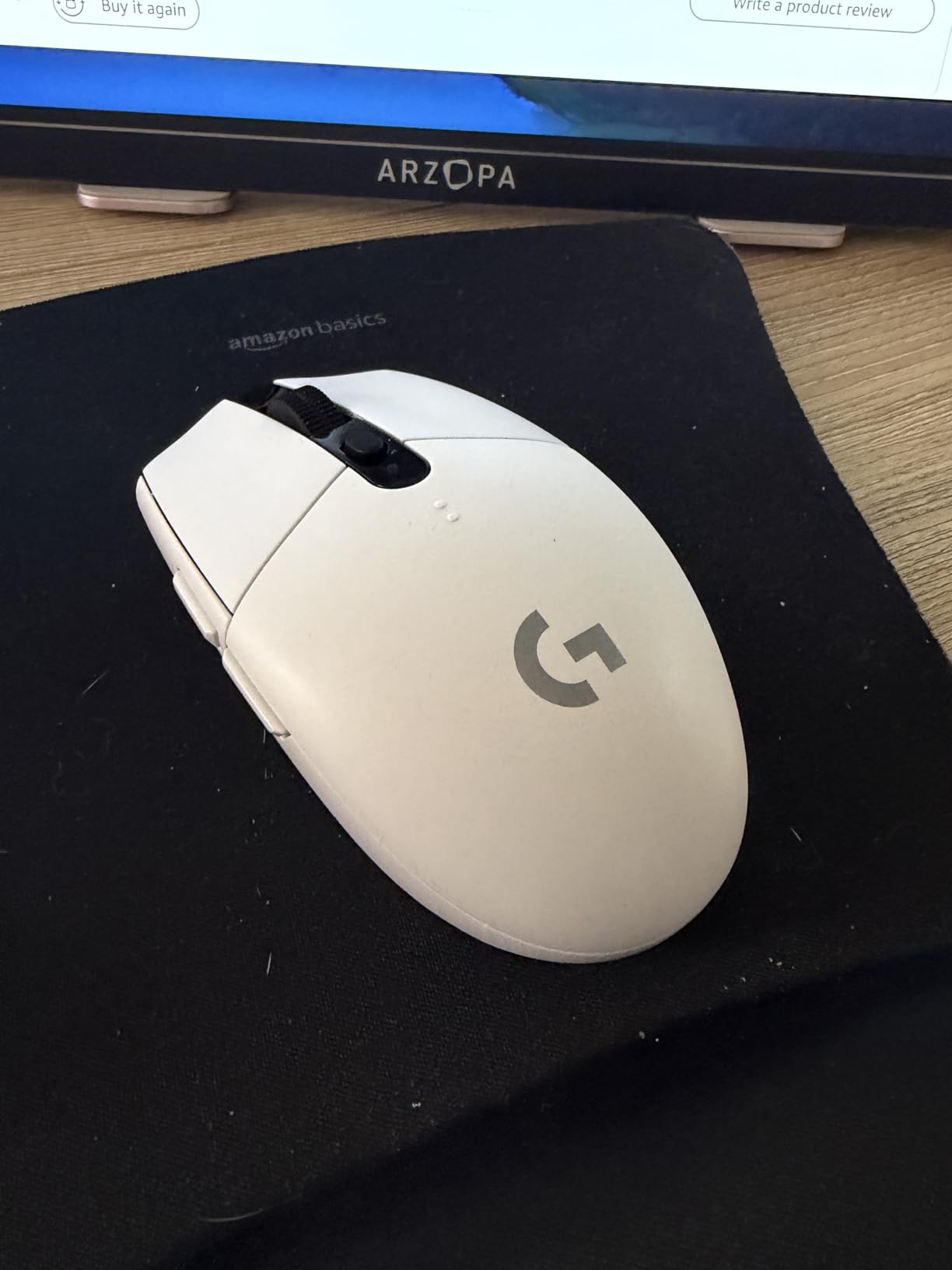 Logitech G305 Lightspeed Wireless Gaming Mouse, Hero Sensor, 12,000 DPI, Lightweight, 6 Programmable Buttons, 250h Battery, On-Board Memory, Compatible with PC, Mac - White customer photo 2