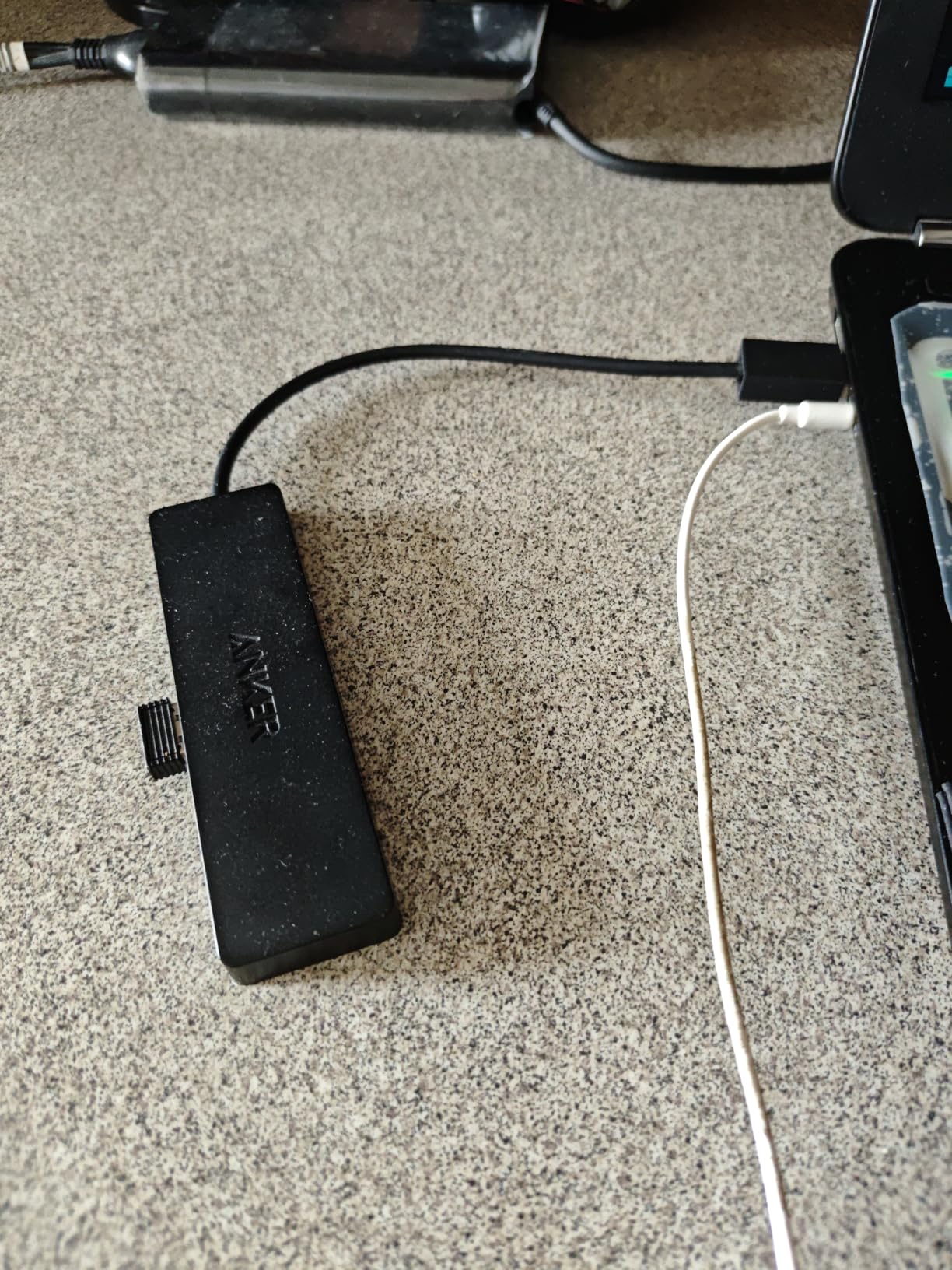 Anker USB Hub 4 Ports, Multiple USB 3.0 Hub, USB Splitter for Laptop, Extender for A Port Laptop, PC, Desktop and More [Charging Not Supported](2ft USB-A) customer photo 2
