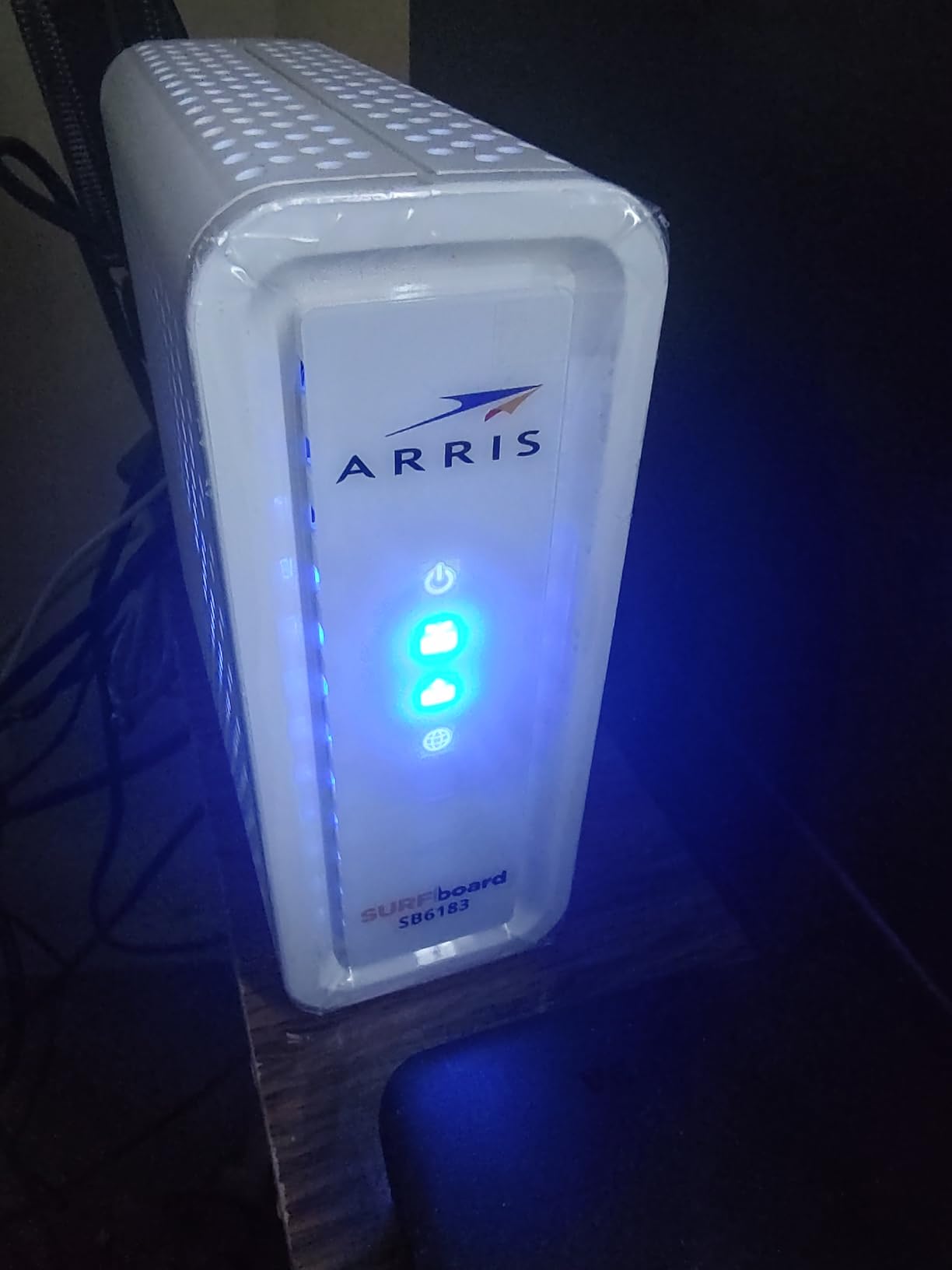 ARRIS (SB6183) Cable Modem - Fast DOCSIS 3.0 16x4 Gigabit, 1 Gbps Port, 400 Mbps Max Internet Speed, 2 Year Warranty customer photo 1