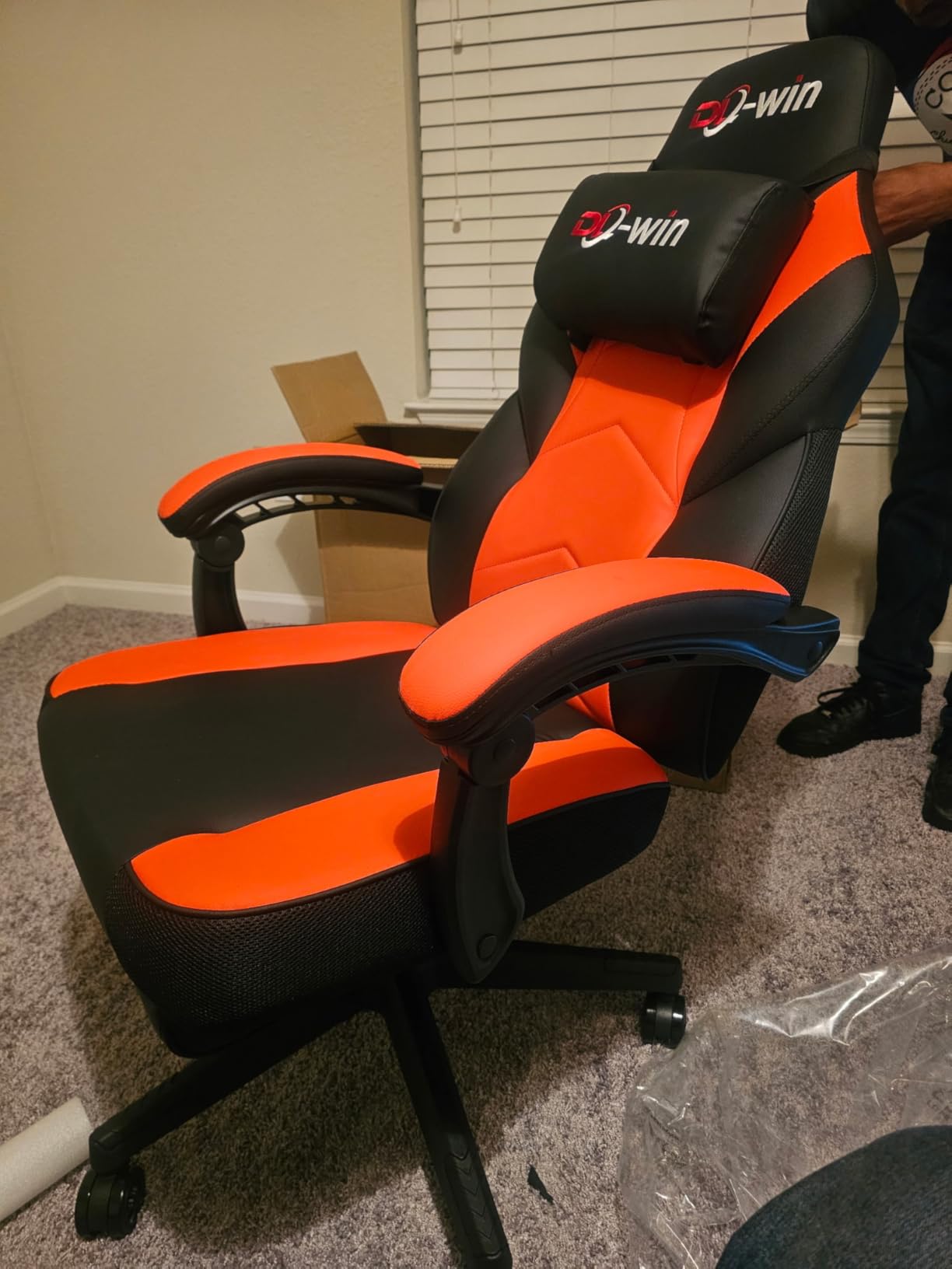 LEMBERI Gaming Chair with Footrest, Ergonomic Video Game Chair for Adults, Big and Tall Chair 400lb Weight Capacity, Racing Style Computer Gamer Chair with Headrest and Lumbar Support, PU Leather customer photo 2