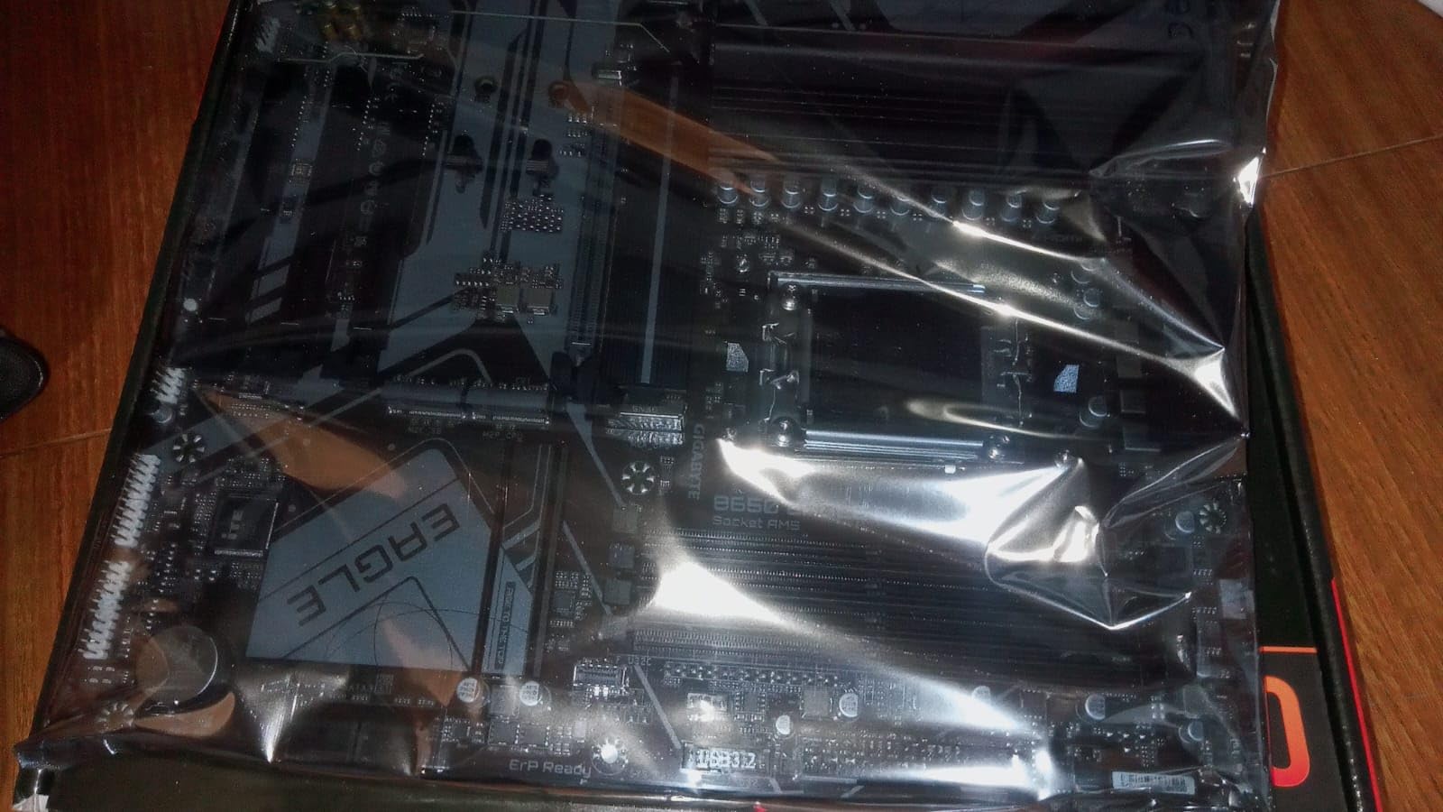 GIGABYTE B650 Eagle AX AM5 ATX Motherboard, DDR5, Triple M.2 Slots, PCIe 5.0, USB 3.2 Gen2x2 Type-C, WiFi 6E customer photo 2