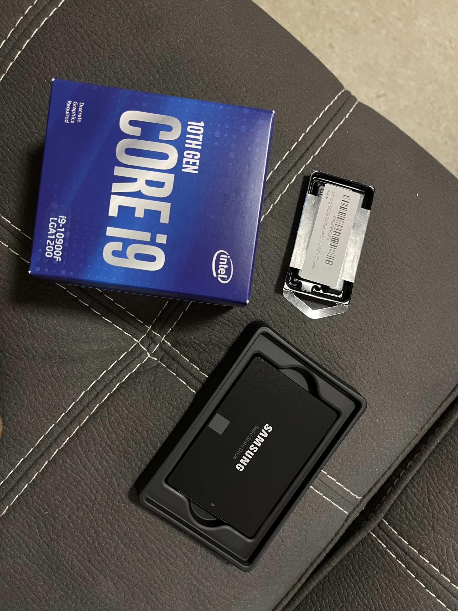 Intel Core i9-10900F Desktop Processor 10 Cores up to 5.2 GHz Without Processor Graphics LGA 1200 (Intel 400 Series Chipset) 65W customer photo 1