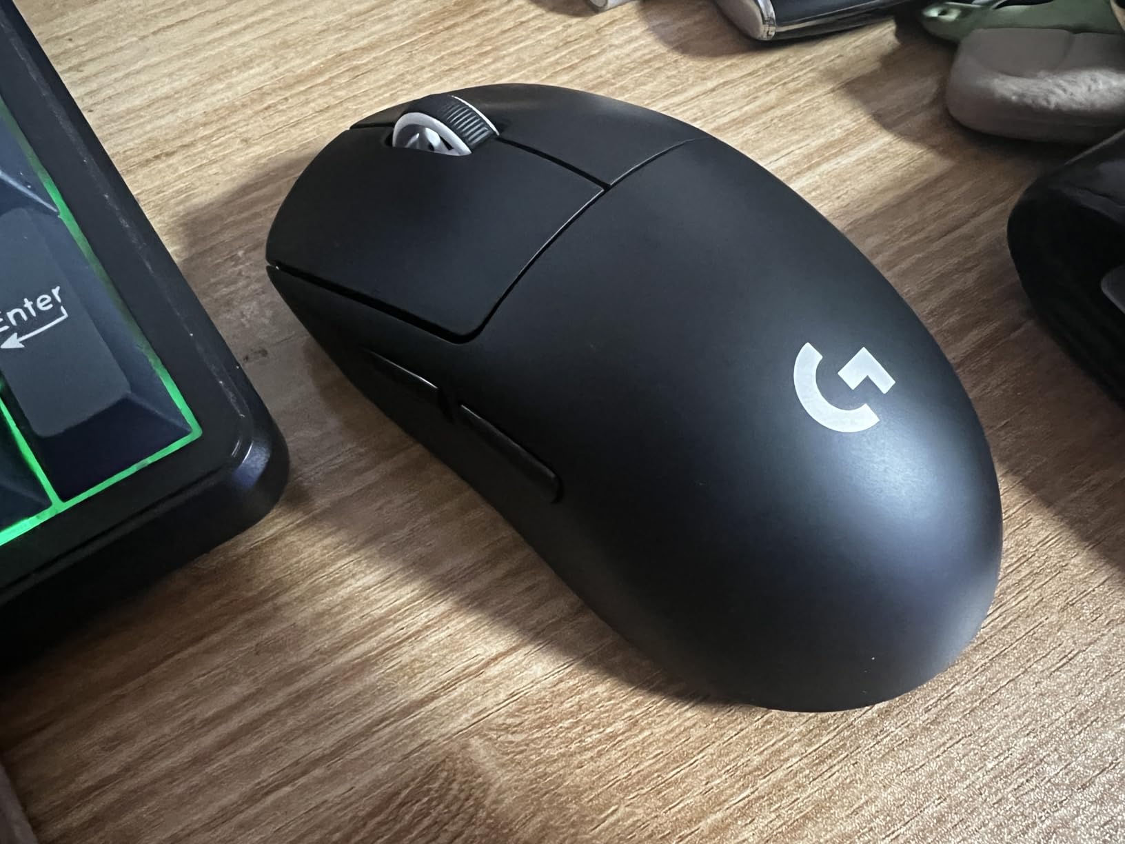 Logitech G PRO X Superlight Wireless Gaming Mouse - Black | Ultra-Lightweight, 25600 DPI, 5 programmable buttons, long battery life, PC and Mac compatible customer photo 1