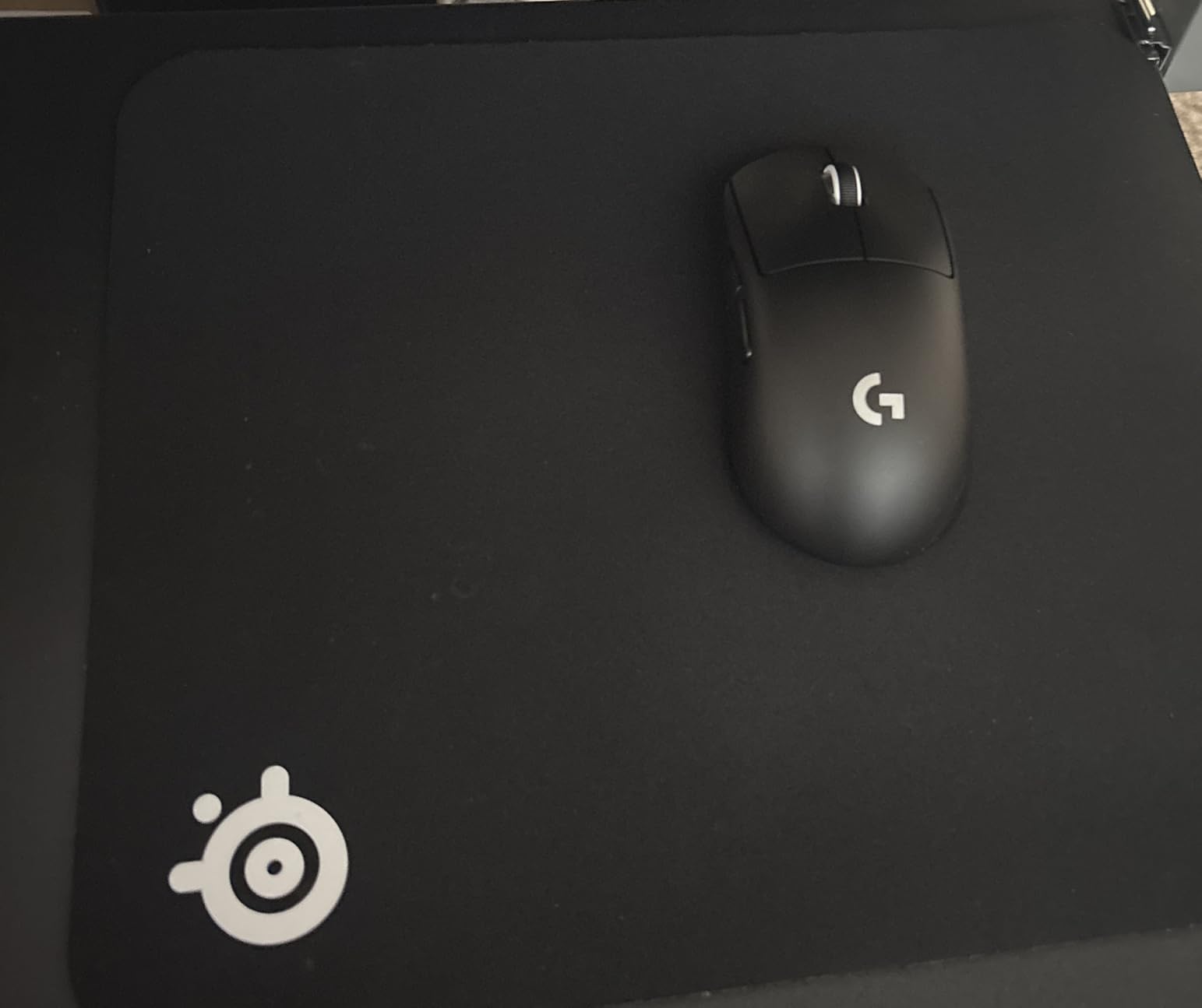Logitech G PRO X Superlight Wireless Gaming Mouse - Black | Ultra-Lightweight, 25600 DPI, 5 programmable buttons, long battery life, PC and Mac compatible customer photo 2