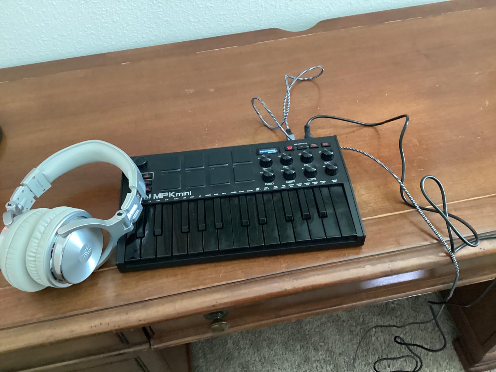 Akai Professional MPK Mini MK3 USB MIDI Keyboard Controller customer photo 2