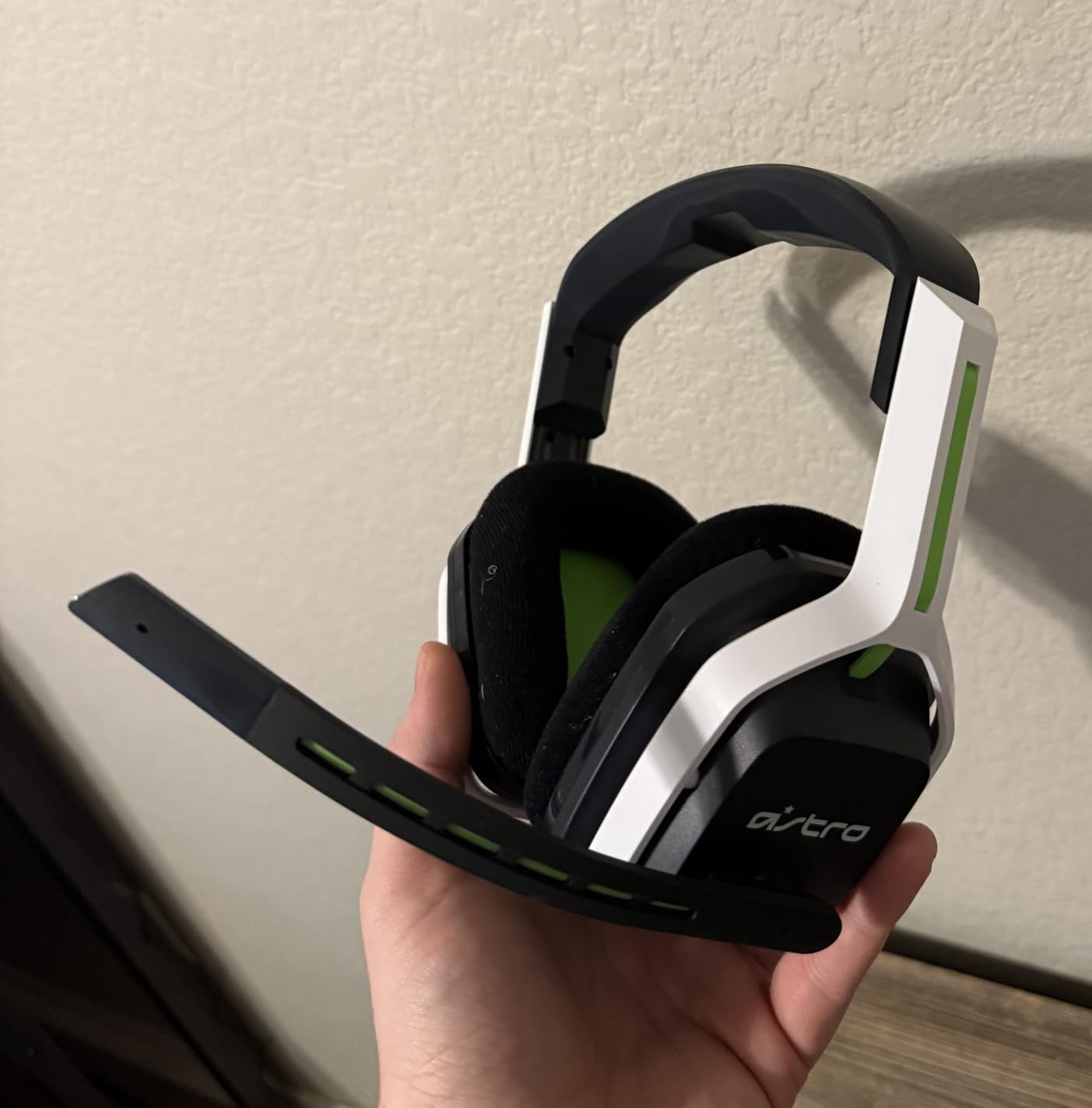 ASTRO Gaming A20 Wireless Headset Gen 2 for Xbox Series X|S, Xbox One, PC & Mac - White/Green customer photo 2