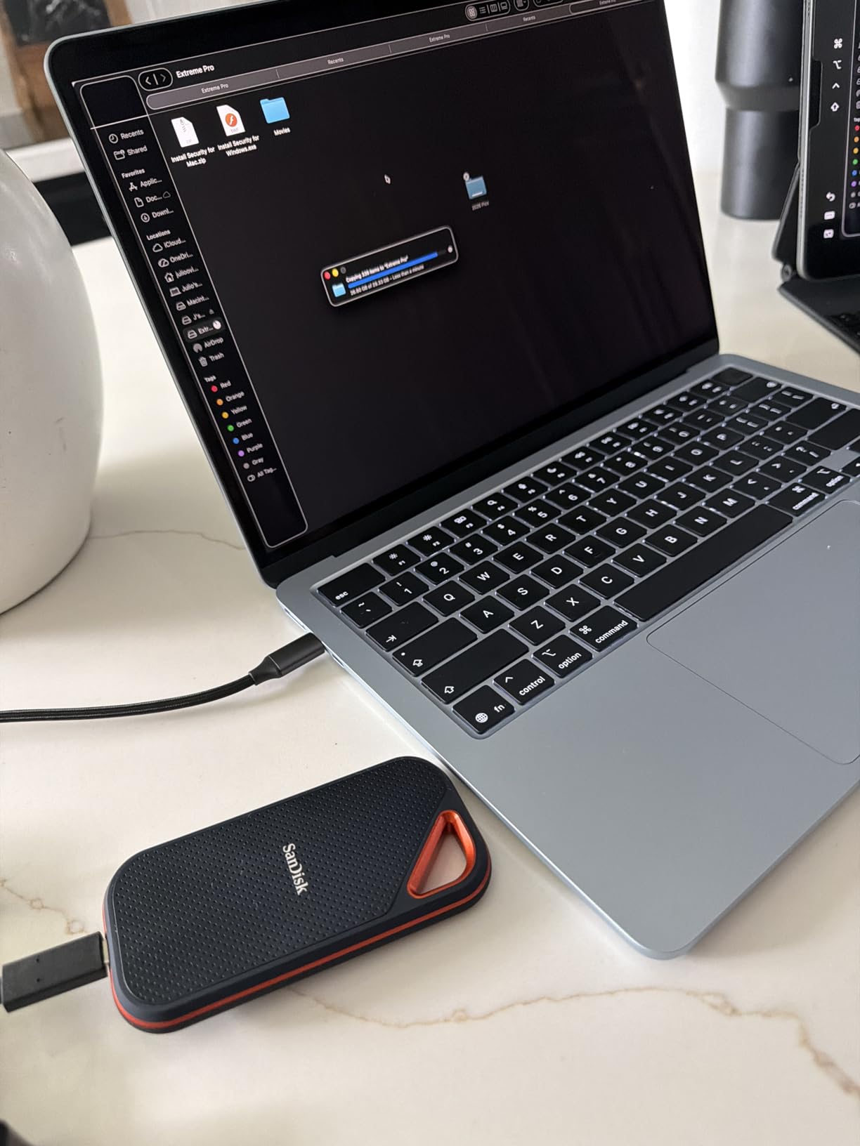 SanDisk Extreme PRO Portable SSD 1TB - Up to 2000MB/s - USB-C, USB 3.2 Gen 2x2, IP65 Water and Dust Resistance (SDSSDE81-1T00-G25) customer photo 1