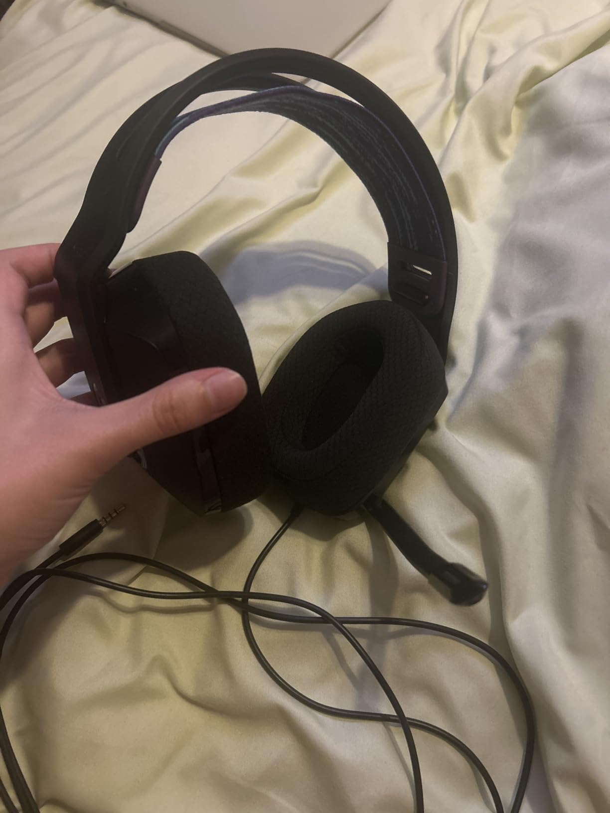 Logitech G335 Wired Gaming Headset (with Flip to Mute Microphone) - Black | 3.5mm audio jack, memory foam earpads customer photo 1