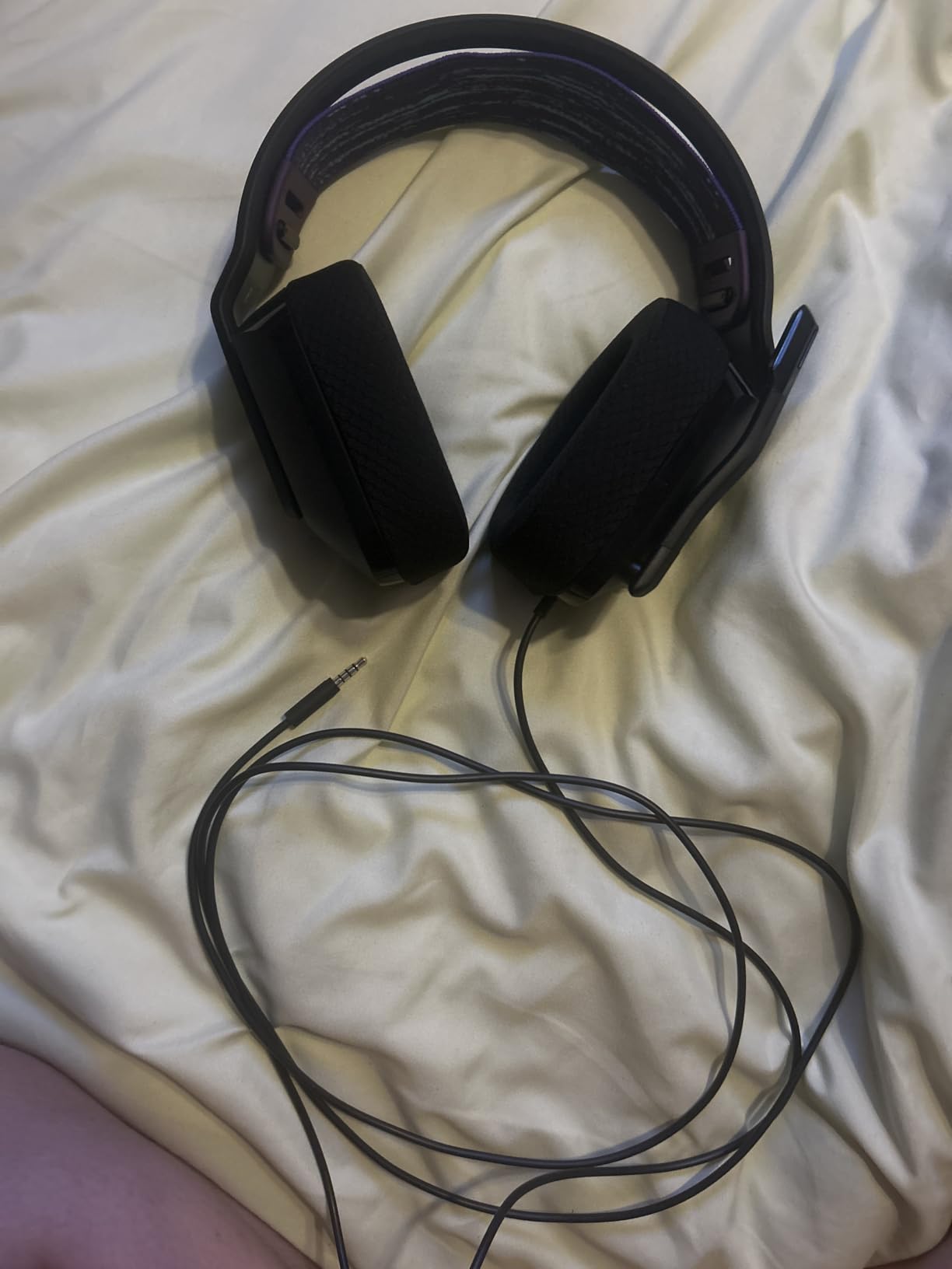 Logitech G335 Wired Gaming Headset (with Flip to Mute Microphone) - Black | 3.5mm audio jack, memory foam earpads customer photo 2
