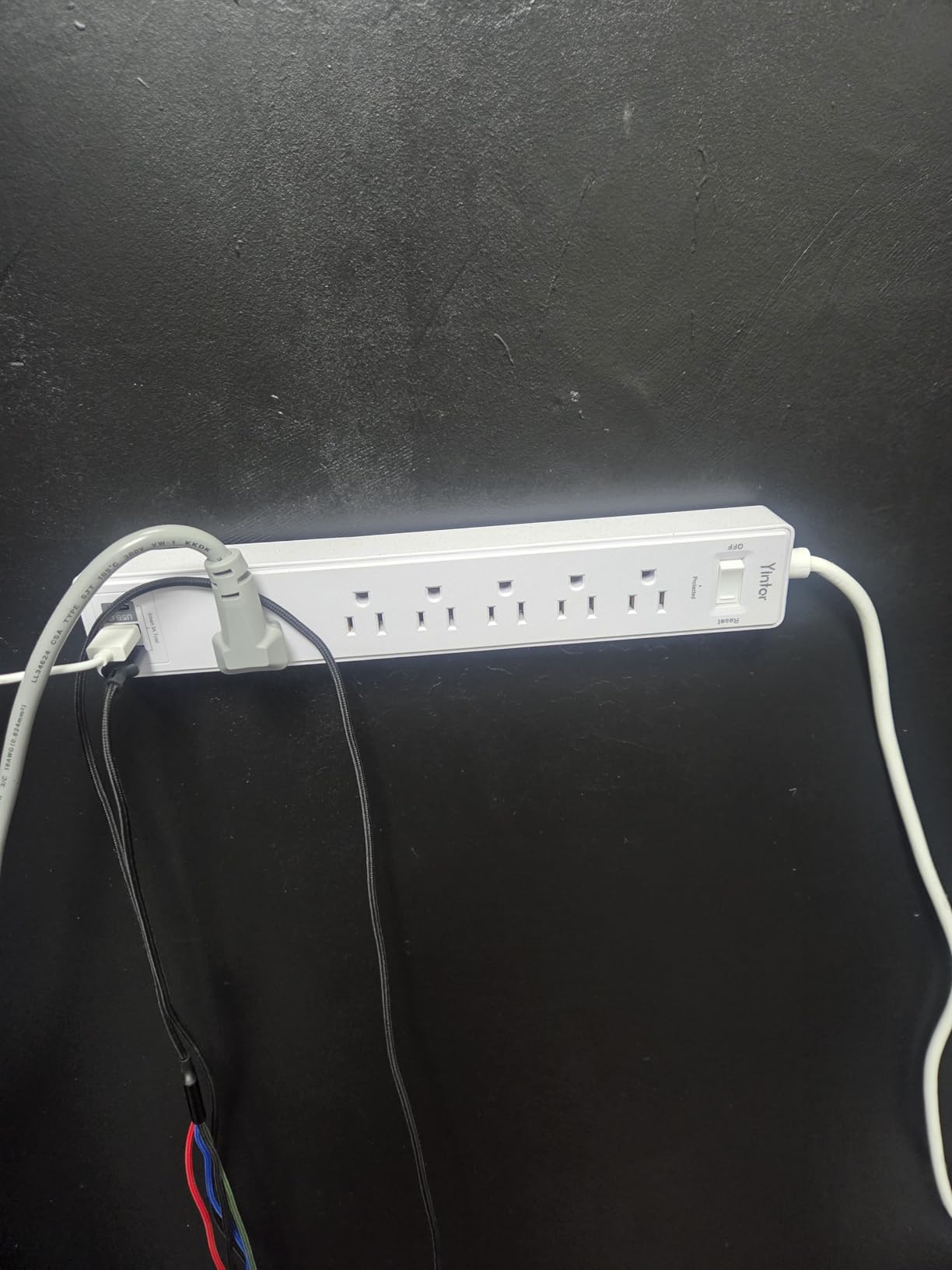6Ft Power Strip Surge Protector - Yintar Extension Cord with 6 AC Outlets and 3 USB Ports for Home, Office, Dorm Essentials, 1680 Joules, ETL Listed, (Black) customer photo 1