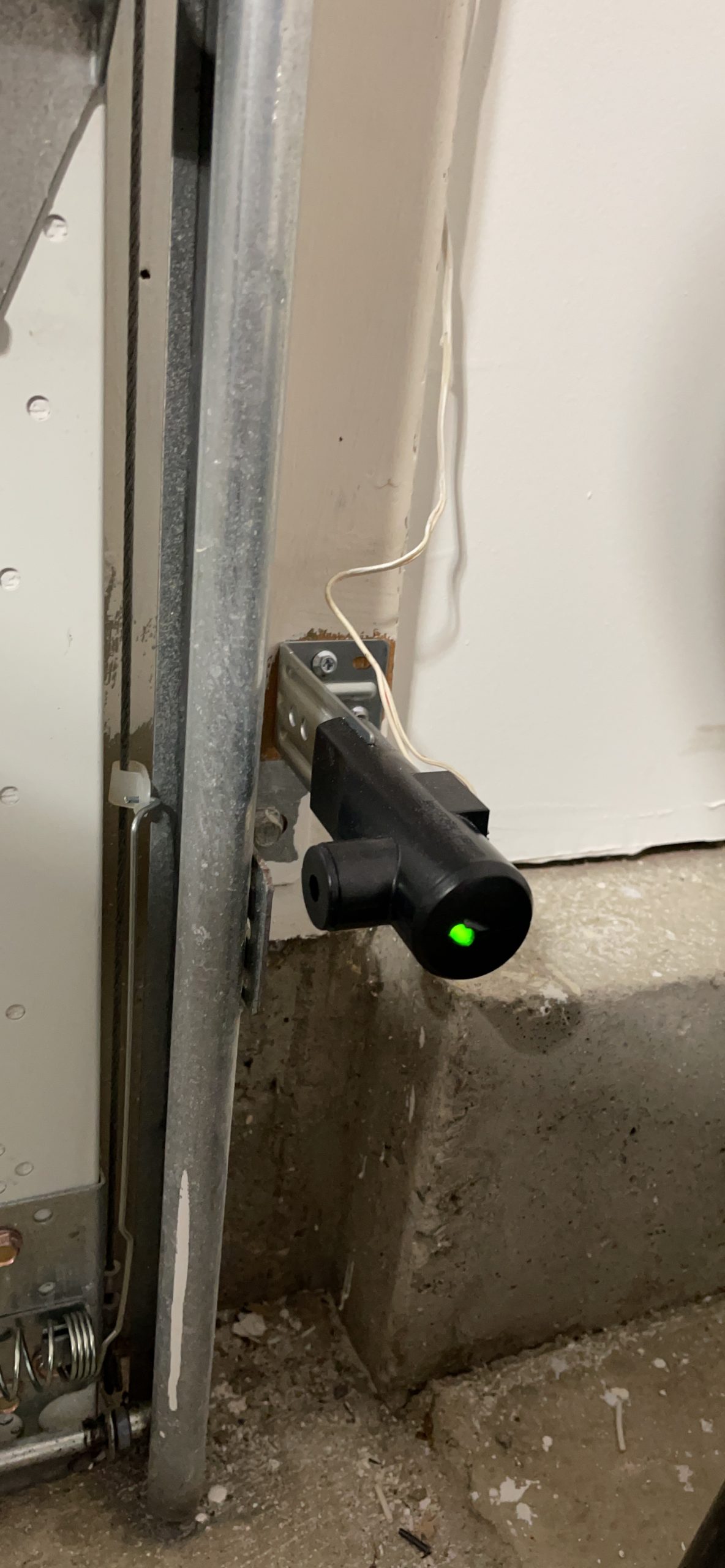 Genie B6172H Wall Mount Smart Garage Door Opener, DC Motor Lifts up to 14ft high 850lbs, Black customer photo 2