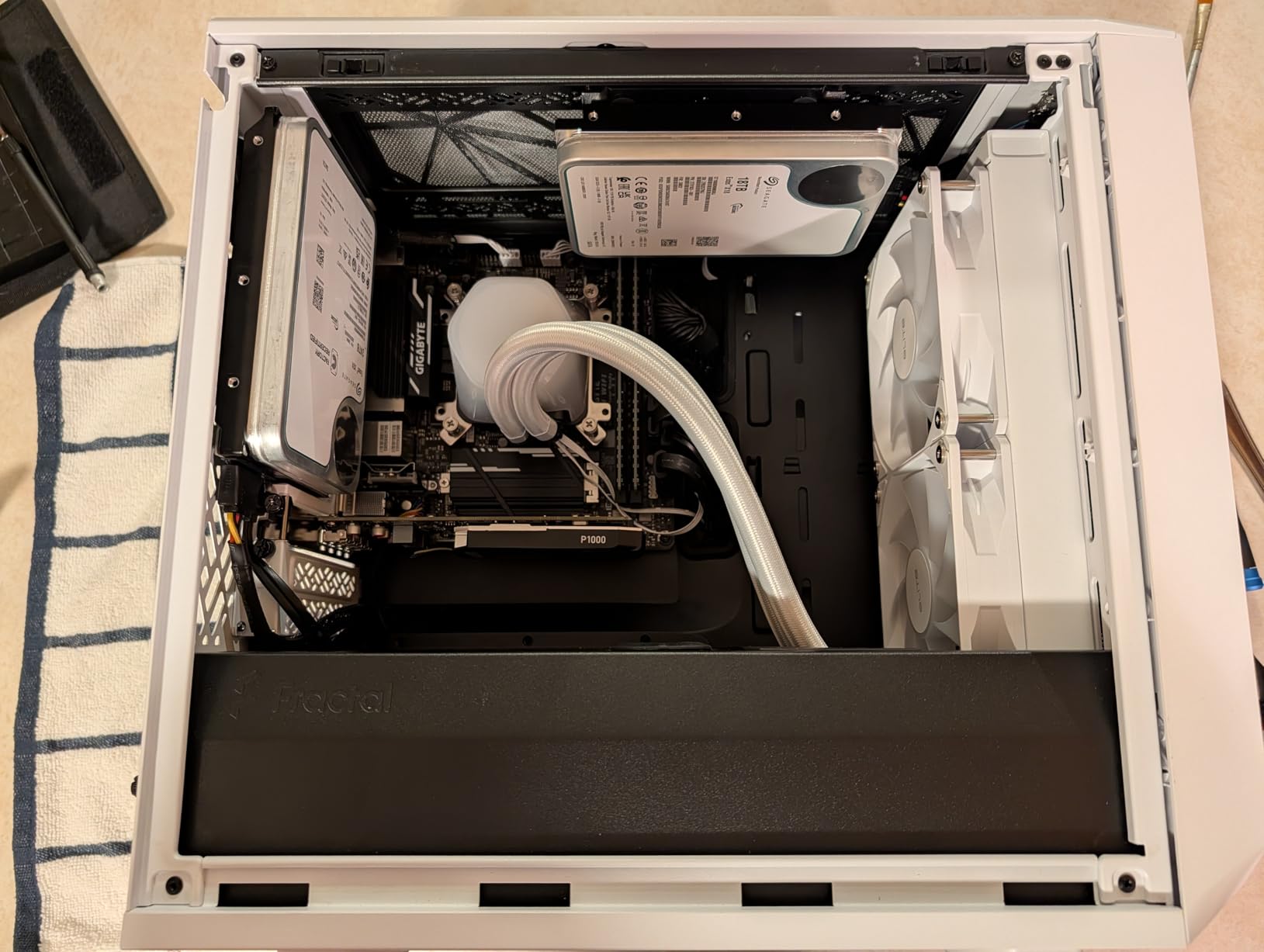 Cooler Master Elite Liquid 240 CPU AIO Cooler - 240mm Radiator, 2X ARGB PWM Fans, Dual-Chamber Pump Design, Ultra-Quiet High-Performance Cooling, AMD AM5/AM4 & Intel LGA 1851/1700, White customer photo 2