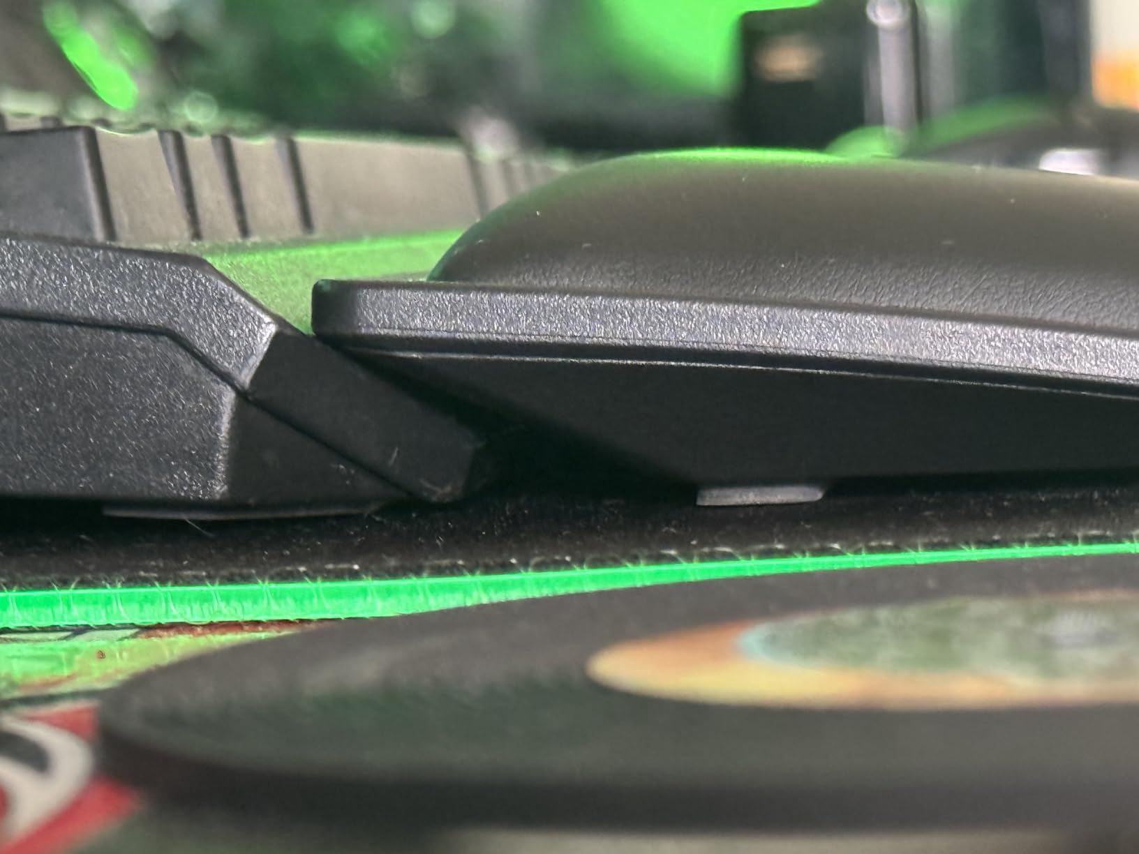 Razer Ergonomic Wrist Rest for Tenkeyless Keyboards: Plush Leatherette Memory Foam Cushion - Anti-Slip Rubber Feet customer photo 1