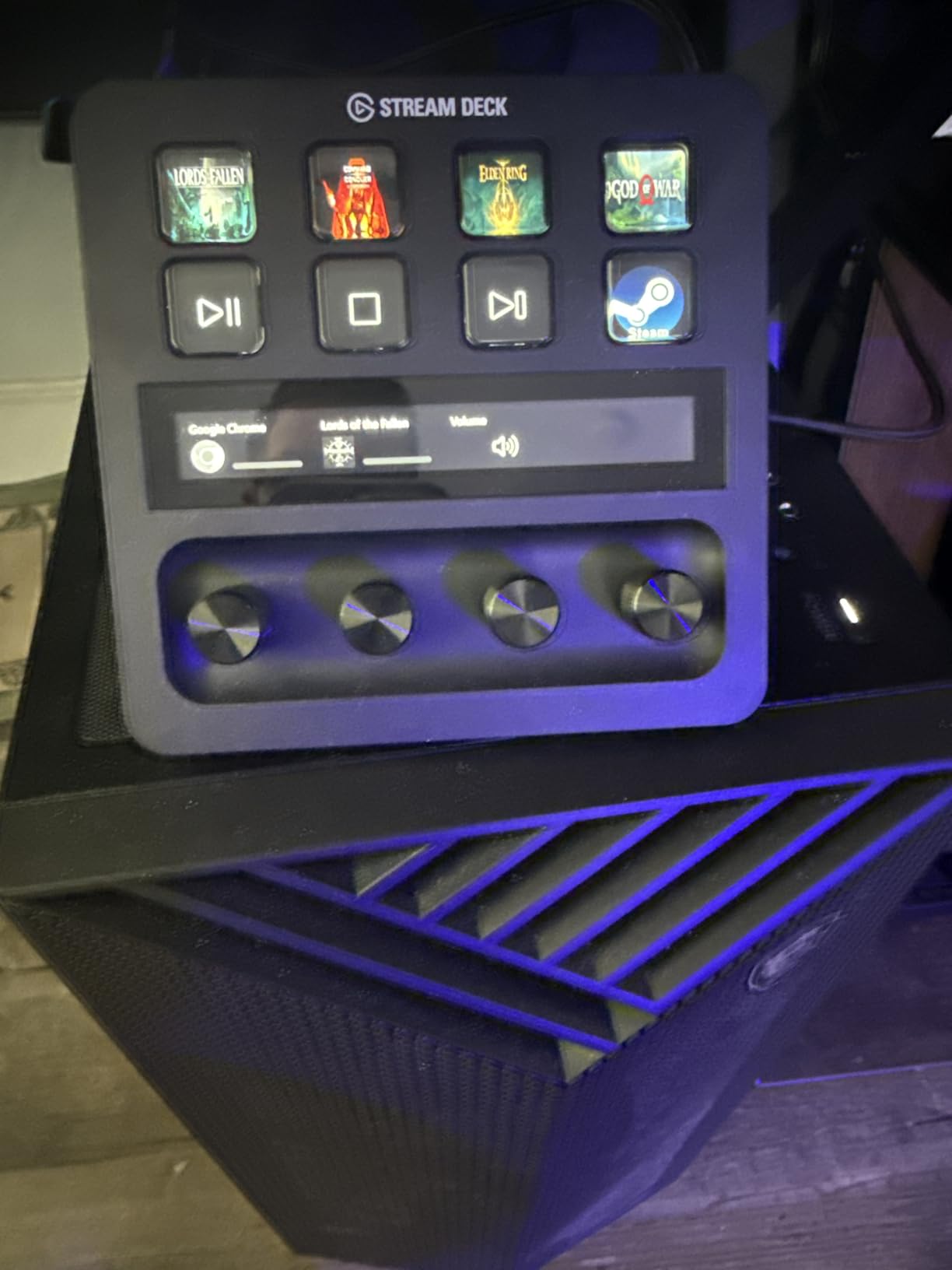 Stream Deck MK.2 Studio Controller, 15 Macro Keys | Trigger actions in OBS, Twitch, YouTube and more, Visual feedback, Hundreds of plugins, Works with Mac and PC customer photo 1
