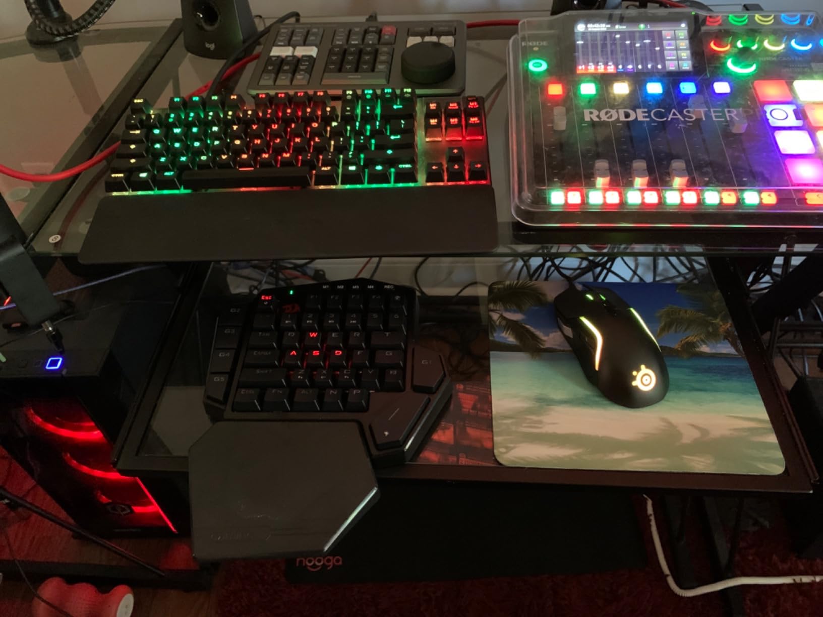 Redragon K585 PRO Wireless One-Handed Mechanical Keyboard, 42 Keys 3-Mode RGB 40% Gaming Keypad w/ 7 Onboard Macro Keys, Detachable Wrist Support, Rechargeable Battery (Red Switch) customer photo 2