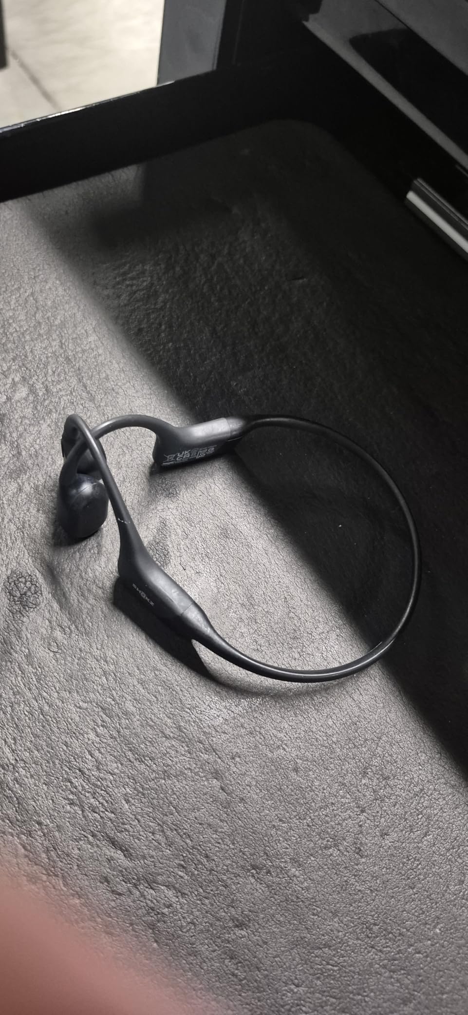 SHOKZ OpenRun Bone Conduction Open-Ear Bluetooth Sport Headphones, Black | Bundle with Sweat Headband;Open ear comfort; Lightweight & Secure fit; IP67 water resistance; 8H battery; Running/Cycling customer photo 2