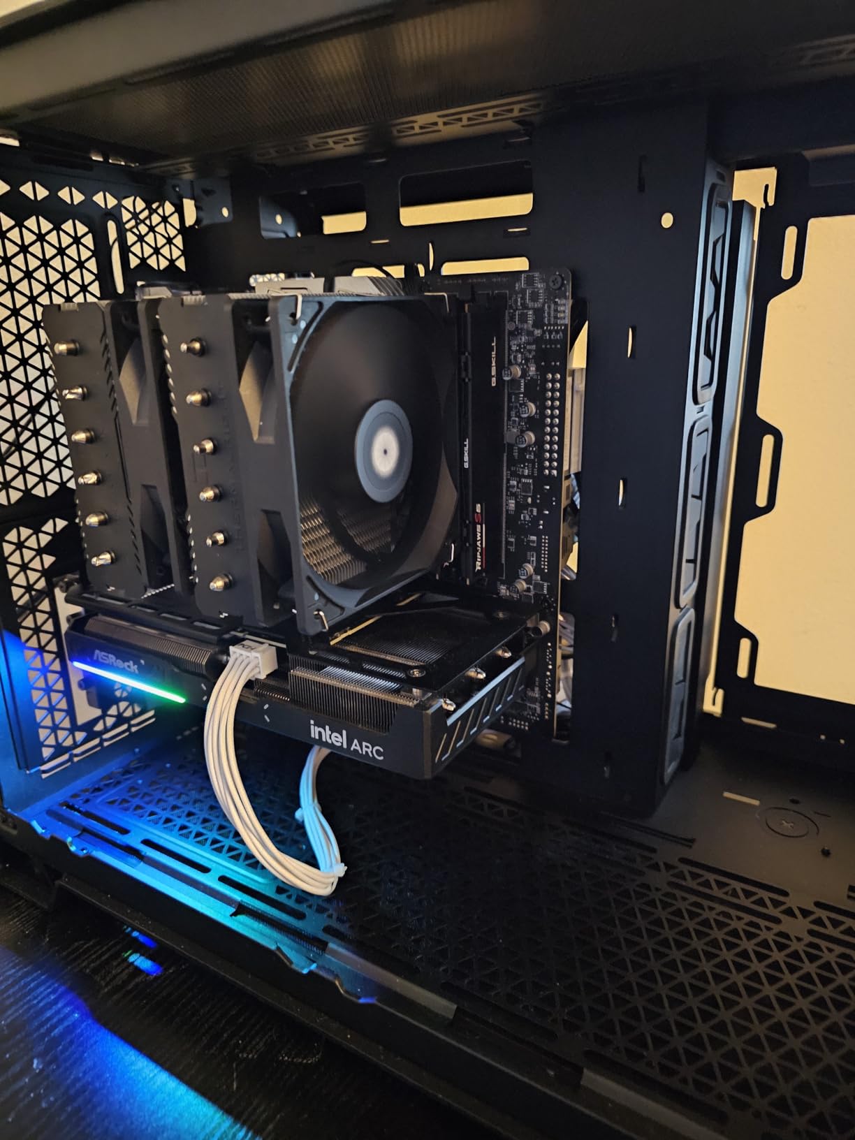 Intel Core i5-12600KF Desktop Processor 10 (6P+4E) Cores up to 4.9 GHz Unlocked customer photo 1