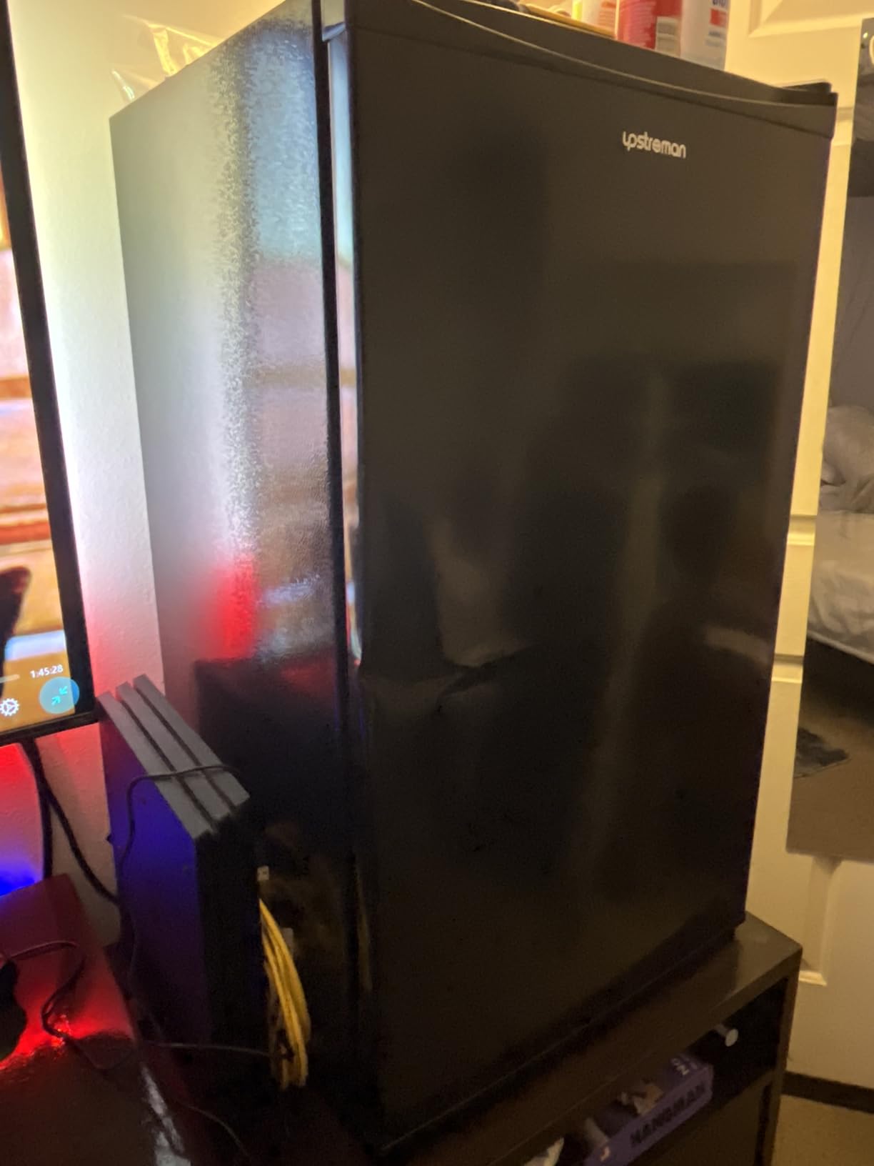Upstreman 3.2 Cu.Ft Mini Fridge with Freezer, Black-BR321 customer photo 1
