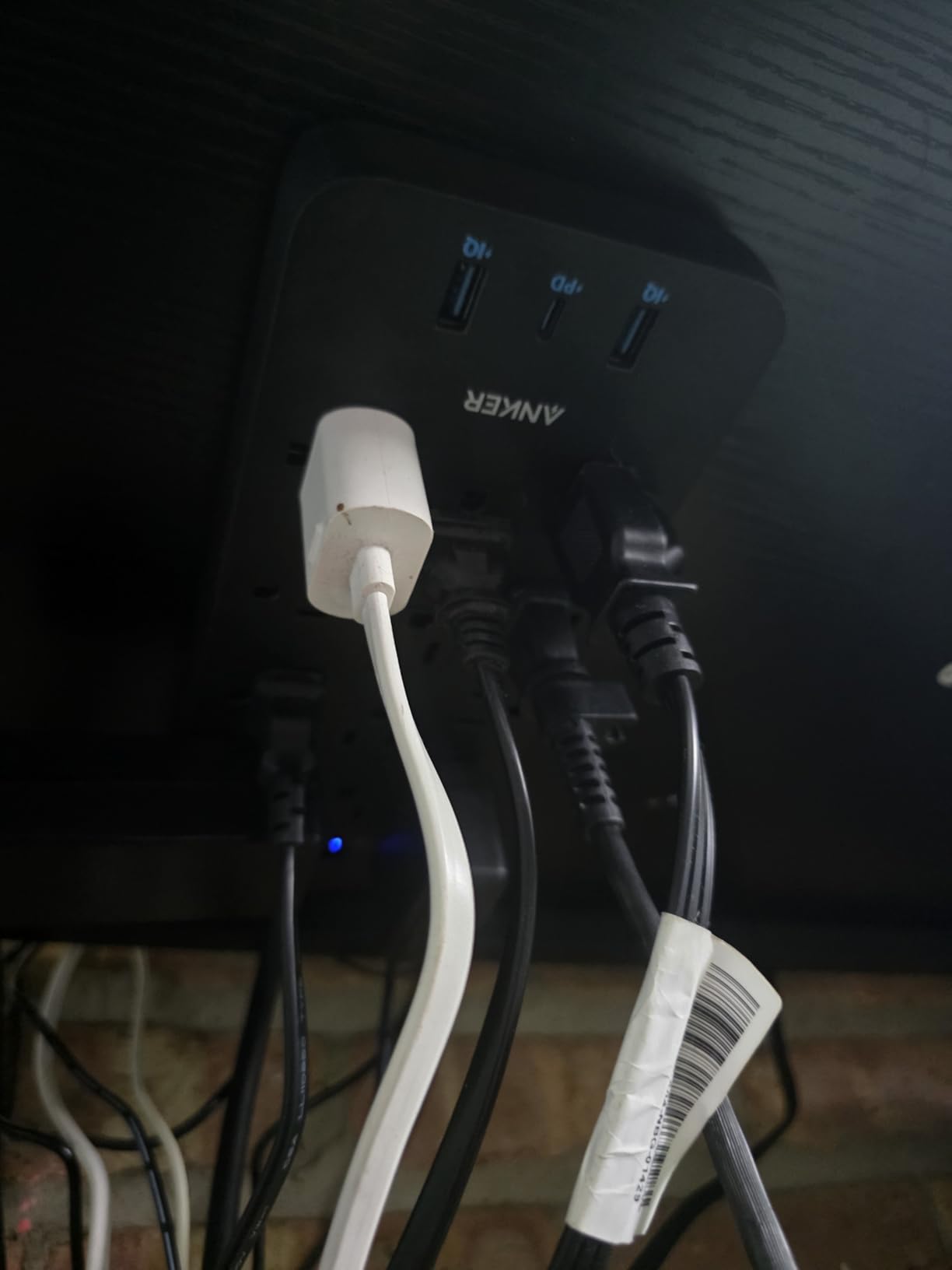 Anker Power Strip with 2100J Surge Protector, Outlet Extender, 5ft Extension Cord with Multiple Outlets, 12 AC, 2 USB A,1 USB C Port for 20W, Home Office, Dorm Room Essentials, TUV Listed customer photo 1